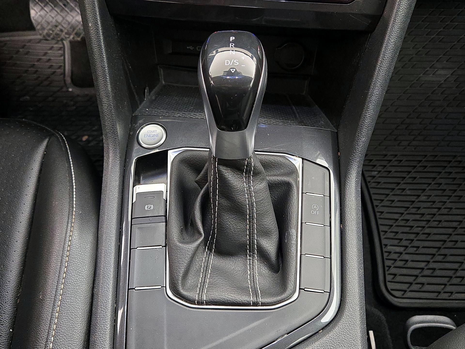 Thumbnail: 2022 Volkswagen Tiguan - 17