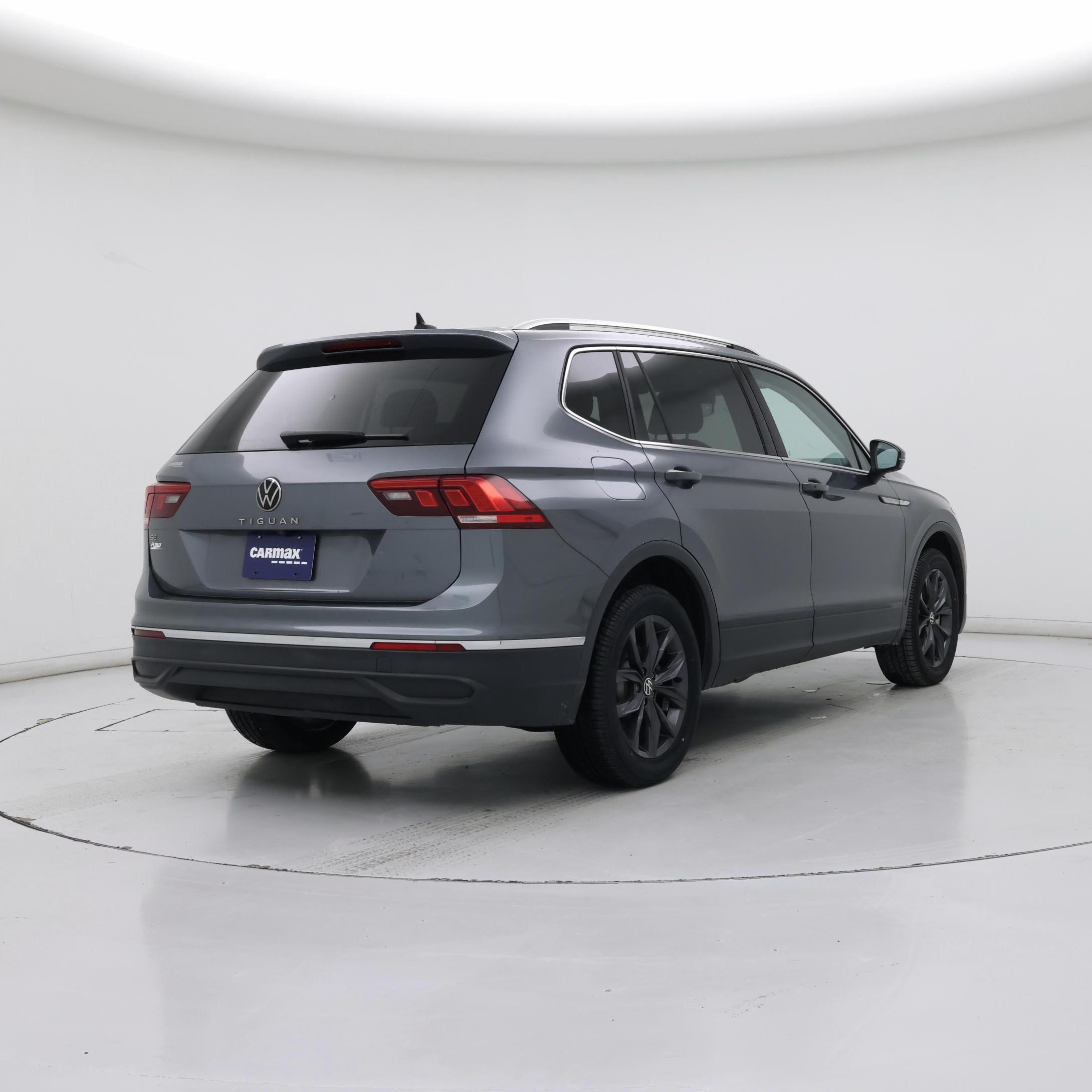 Thumbnail: 2022 Volkswagen Tiguan - 8