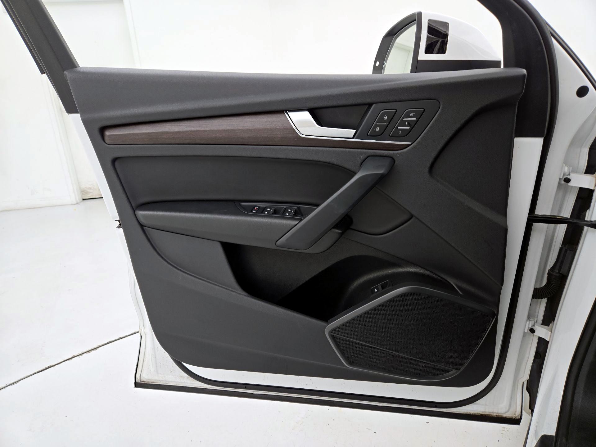 Thumbnail: 2023 Audi Q5 - 12