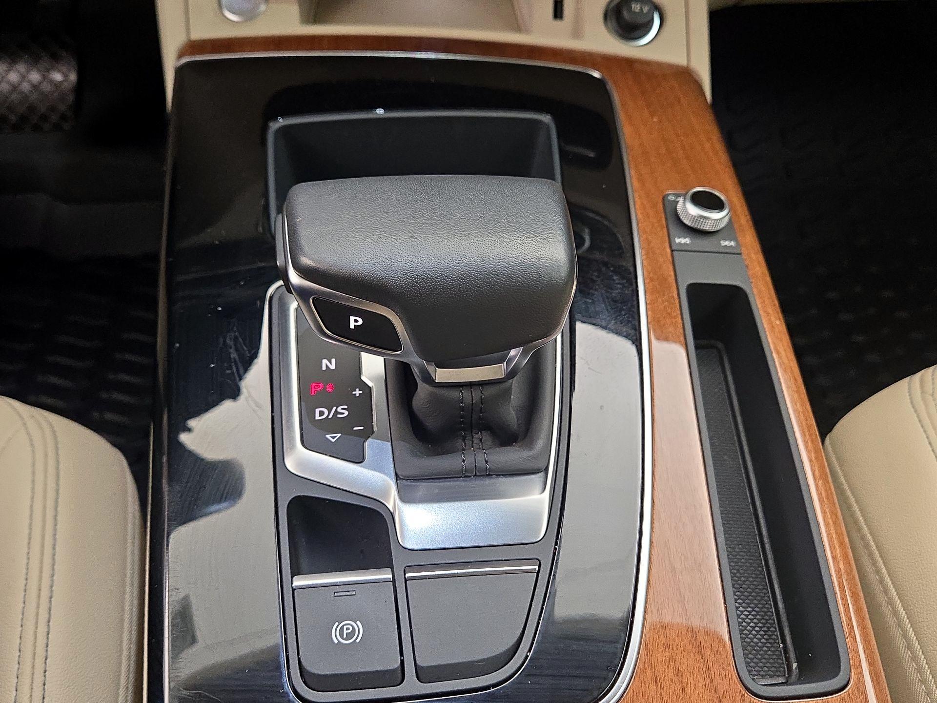 Thumbnail: 2023 Audi Q5 - 17