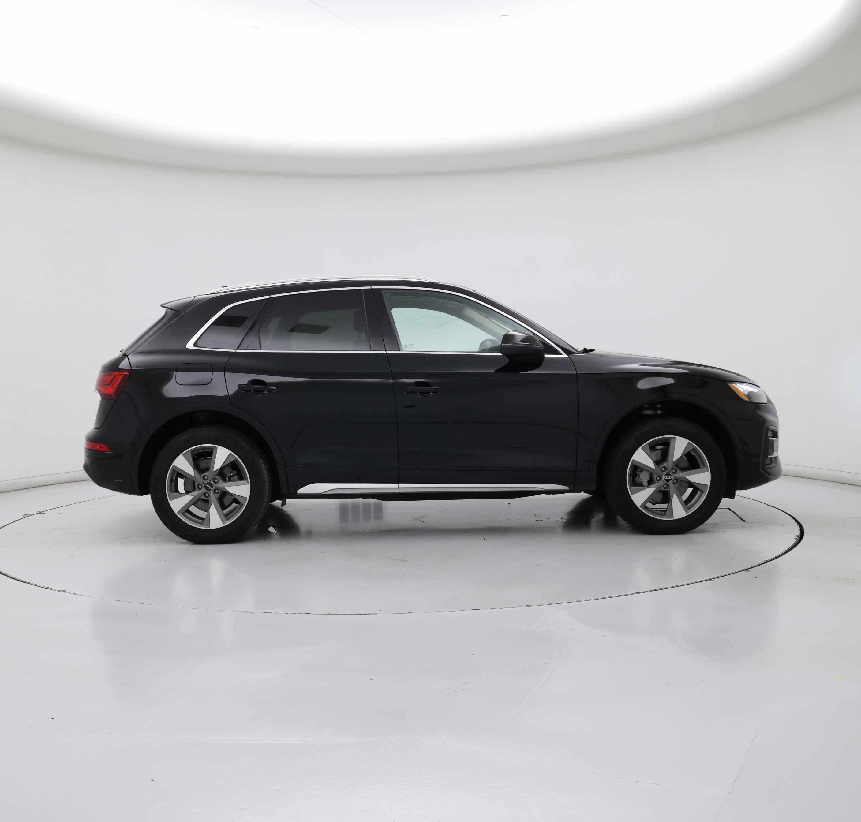 Thumbnail: 2023 Audi Q5 - 7