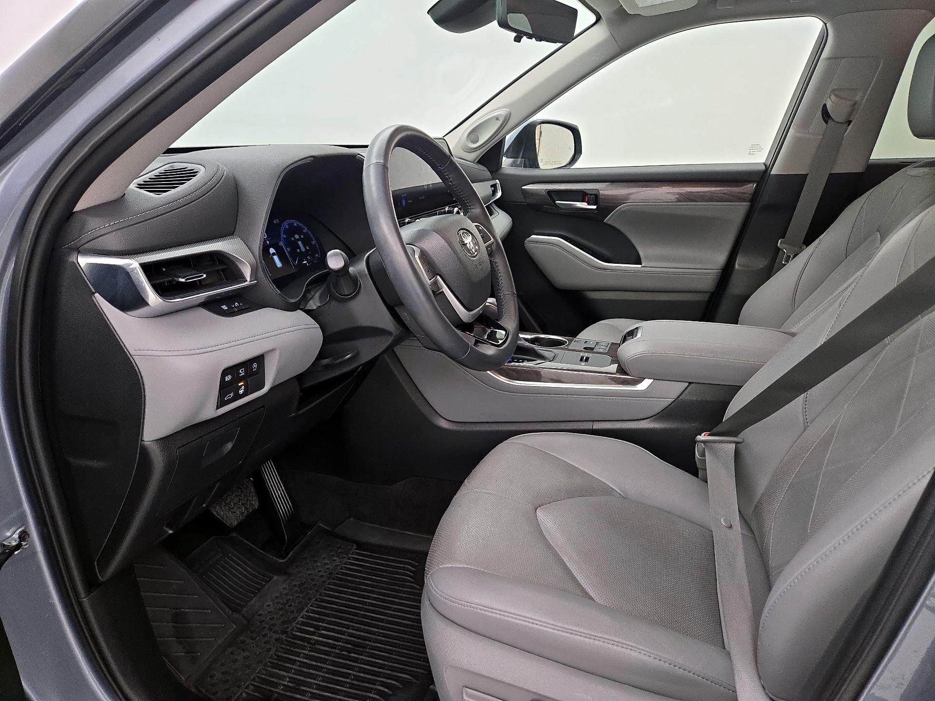 Thumbnail: 2023 Toyota Highlander - 11