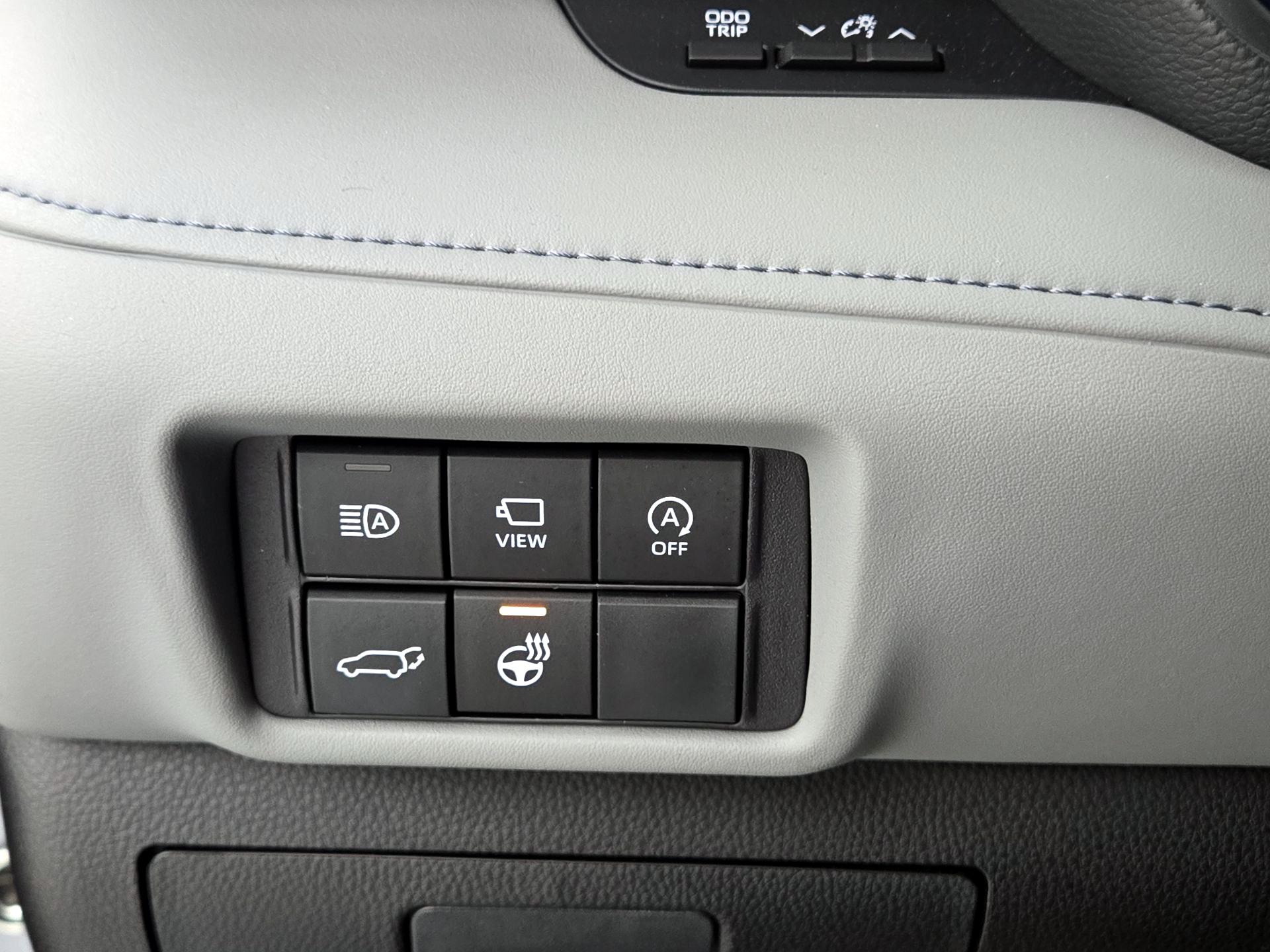 Thumbnail: 2023 Toyota Highlander - 13