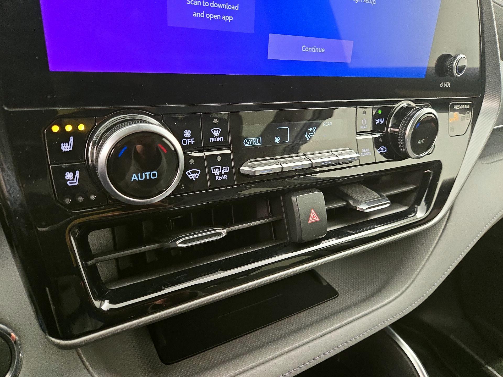 Thumbnail: 2023 Toyota Highlander - 16