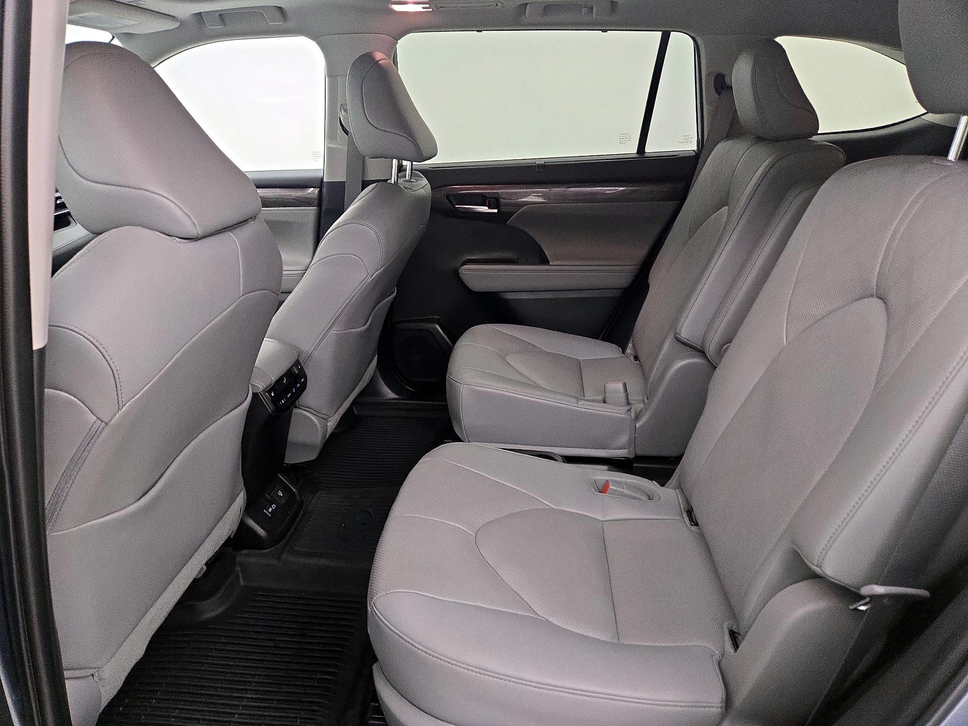 Thumbnail: 2023 Toyota Highlander - 19