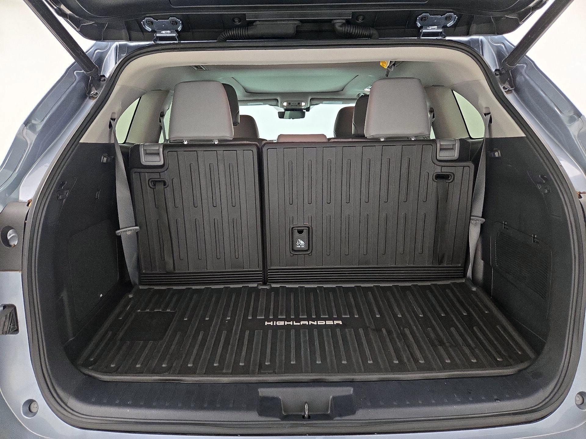 Thumbnail: 2023 Toyota Highlander - 20