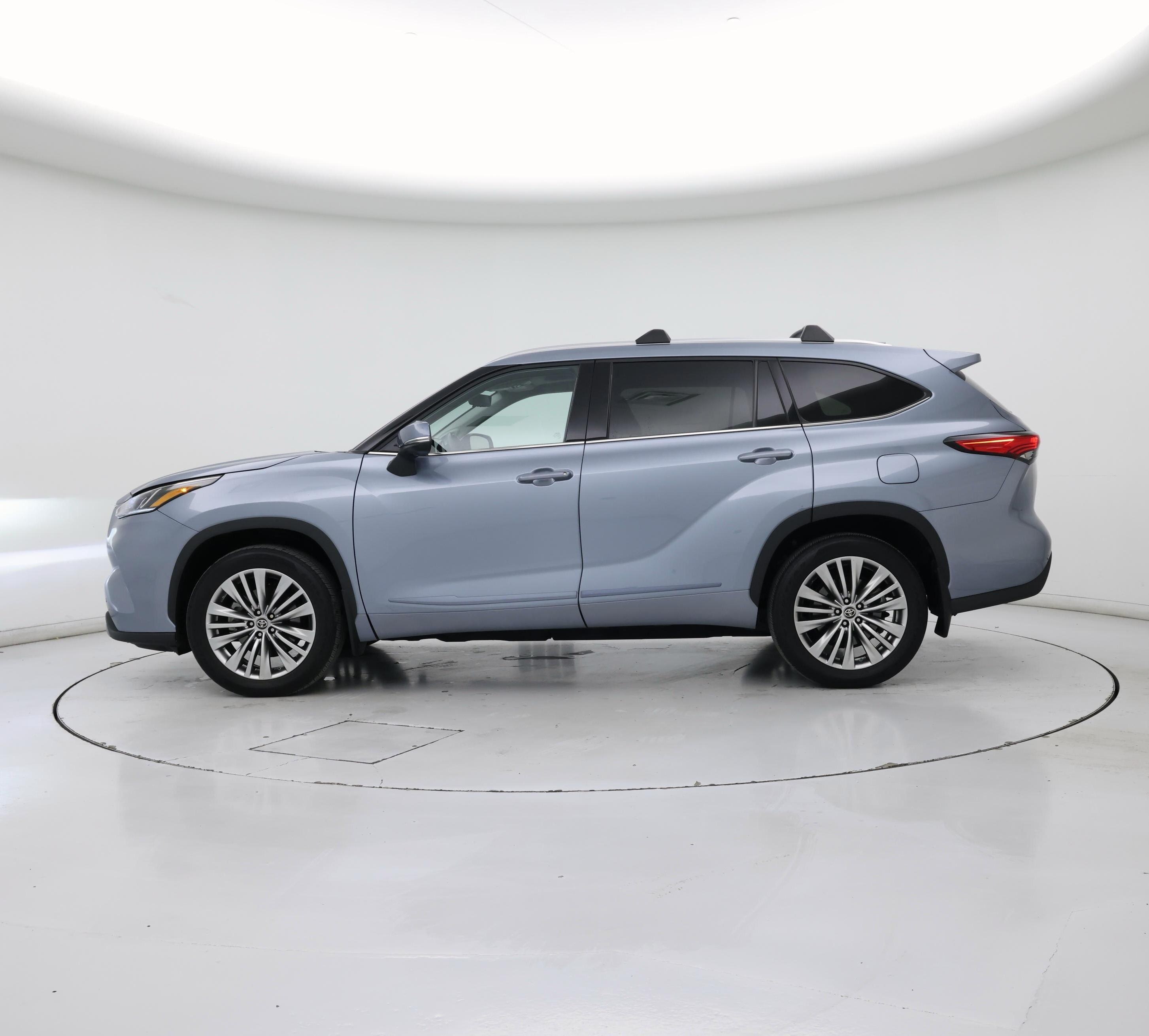 Thumbnail: 2023 Toyota Highlander - 3