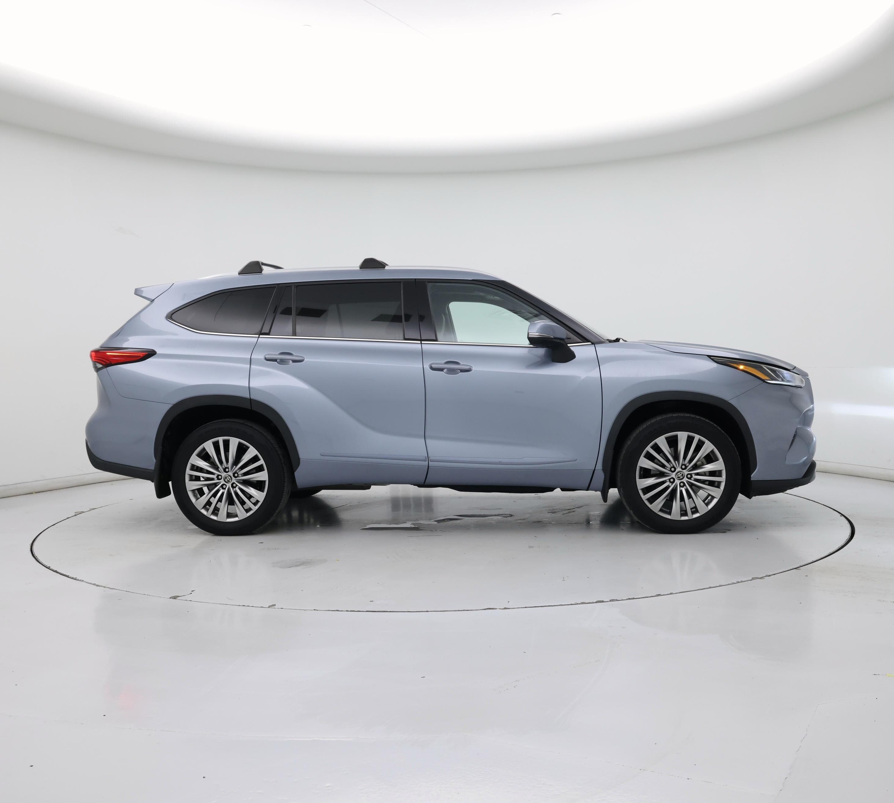 Thumbnail: 2023 Toyota Highlander - 7