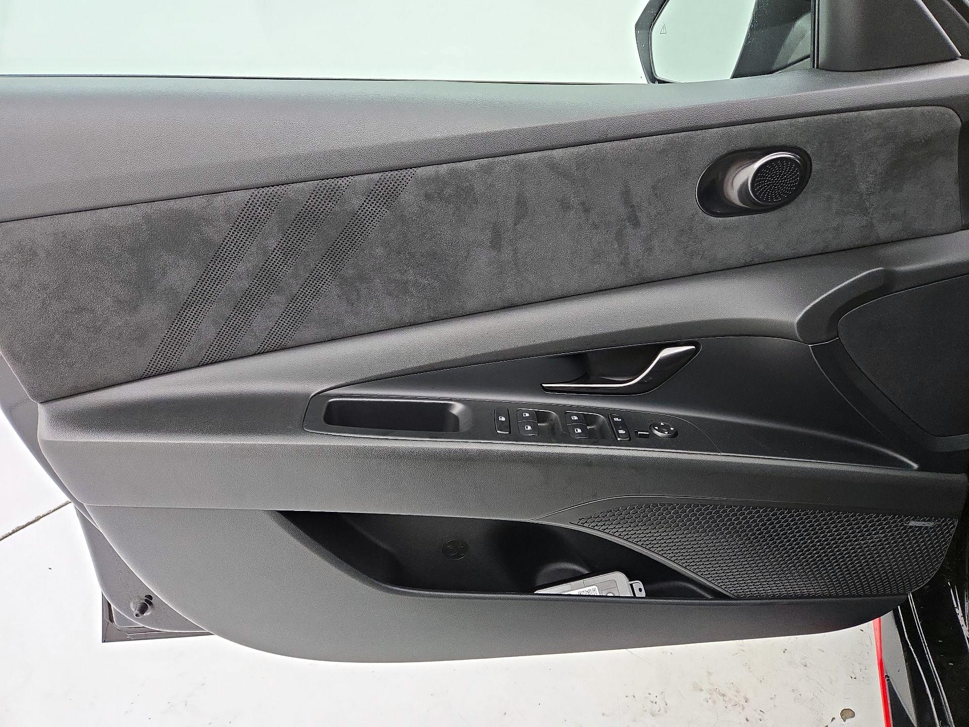 Thumbnail: 2022 Hyundai Elantra - 12