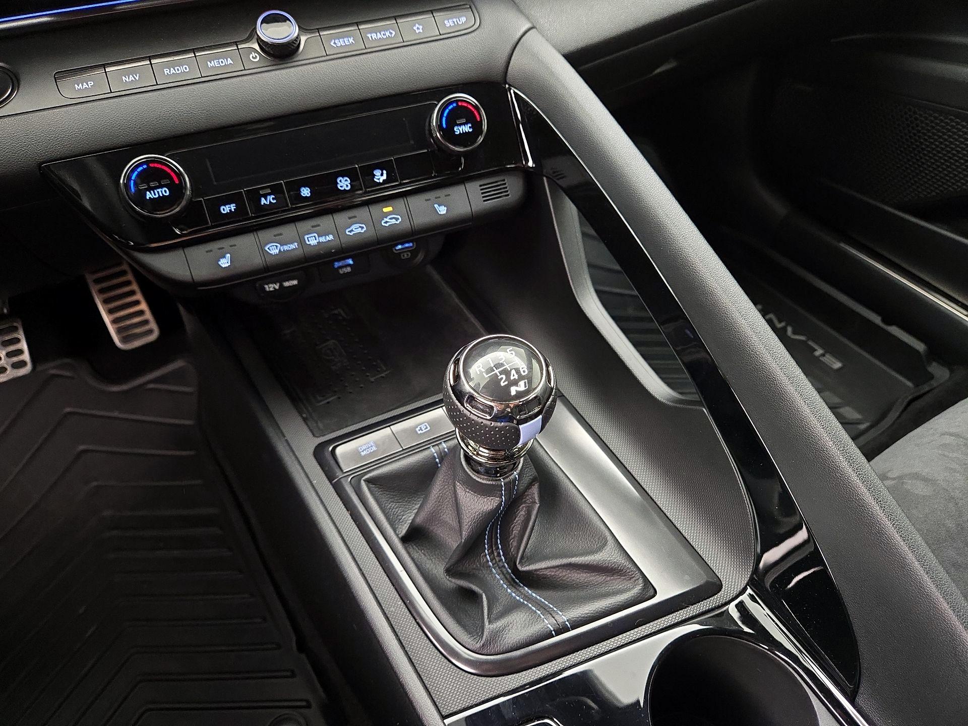 Thumbnail: 2022 Hyundai Elantra - 18