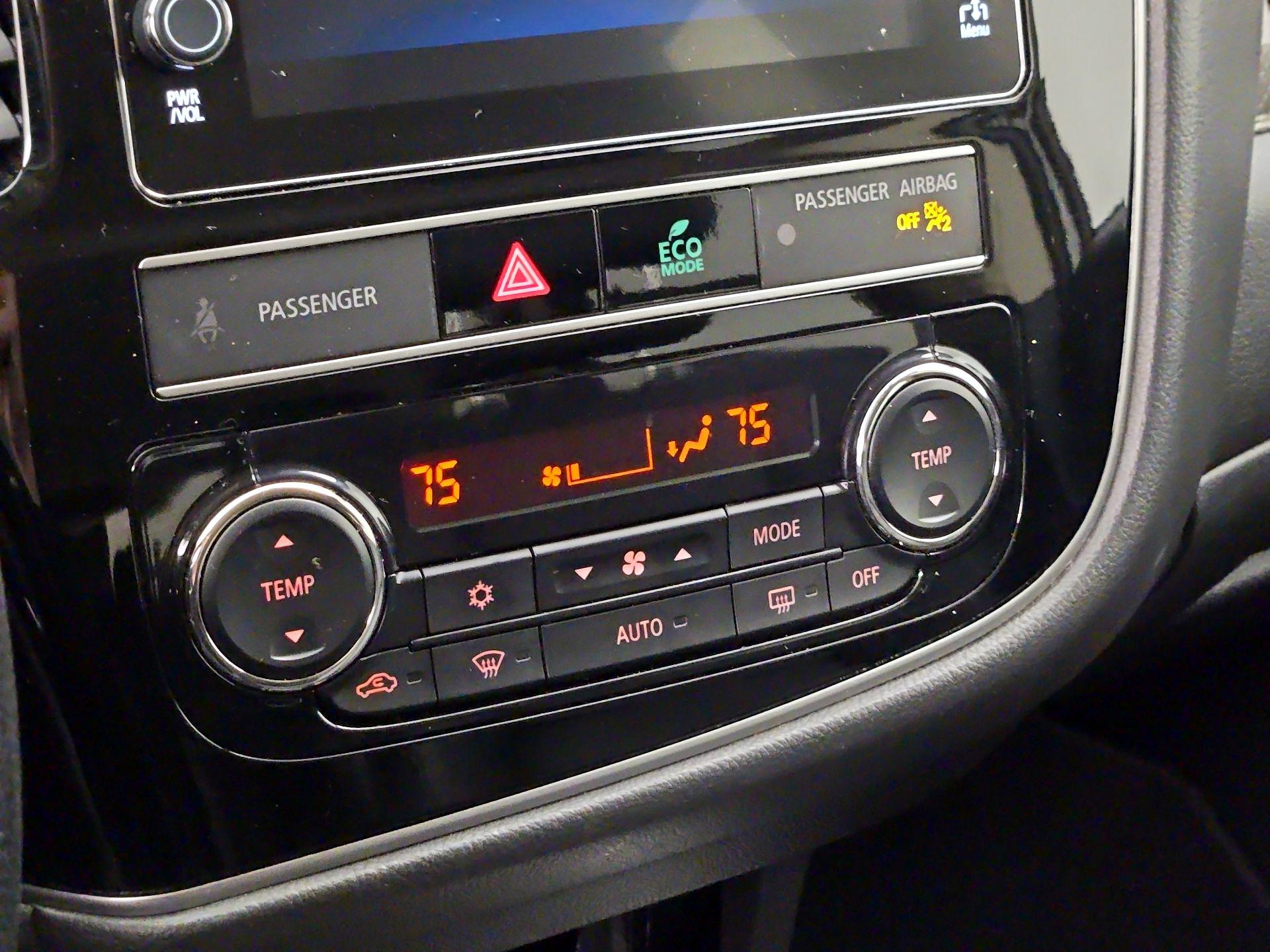 Thumbnail: 2019 Mitsubishi Outlander - 16