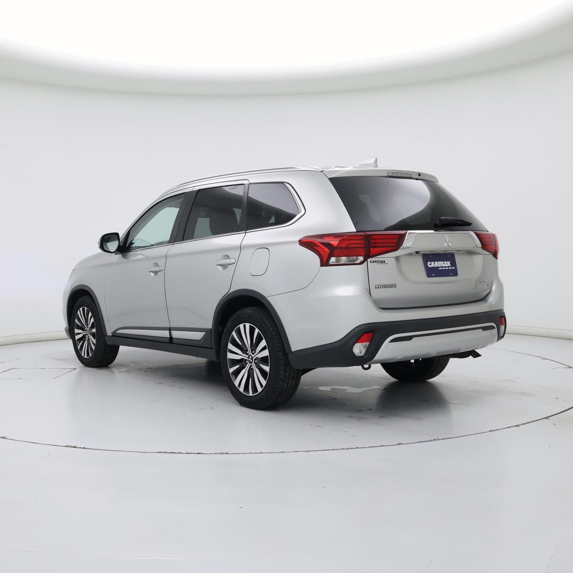 Thumbnail: 2019 Mitsubishi Outlander - 2
