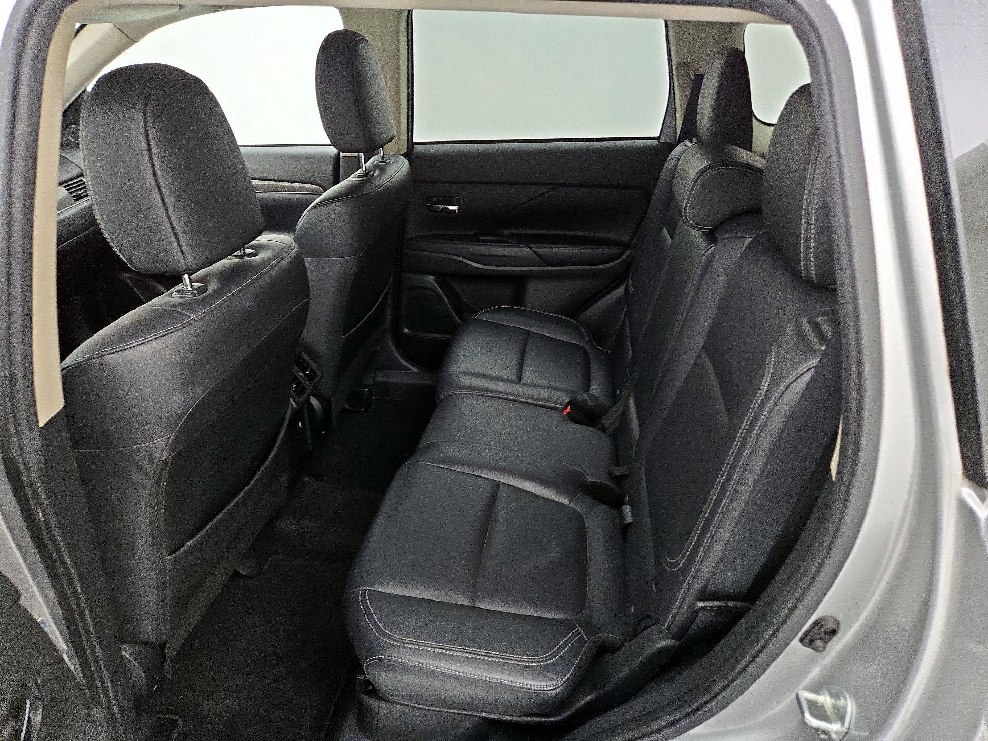 Thumbnail: 2019 Mitsubishi Outlander - 19