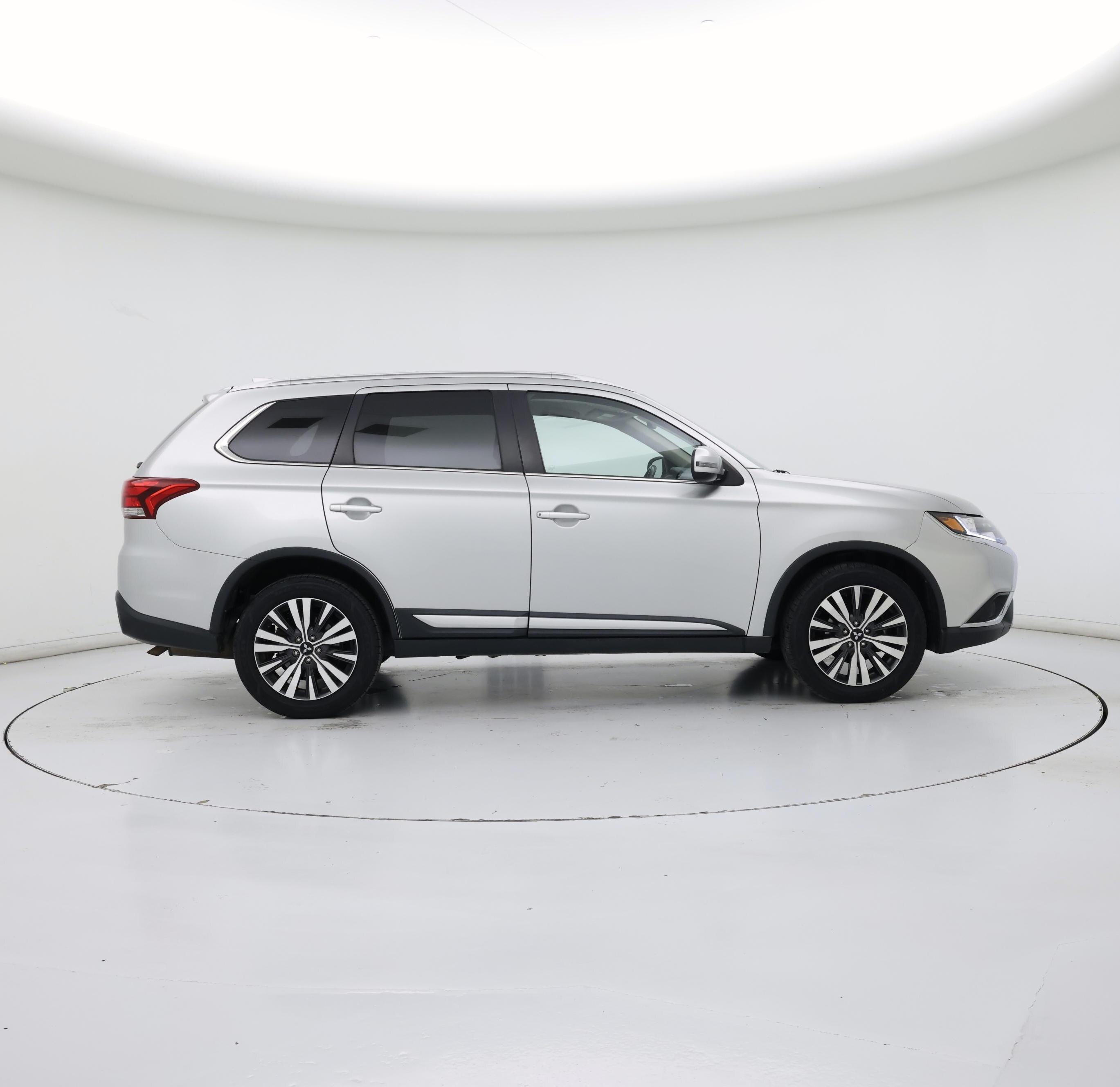 Thumbnail: 2019 Mitsubishi Outlander - 7