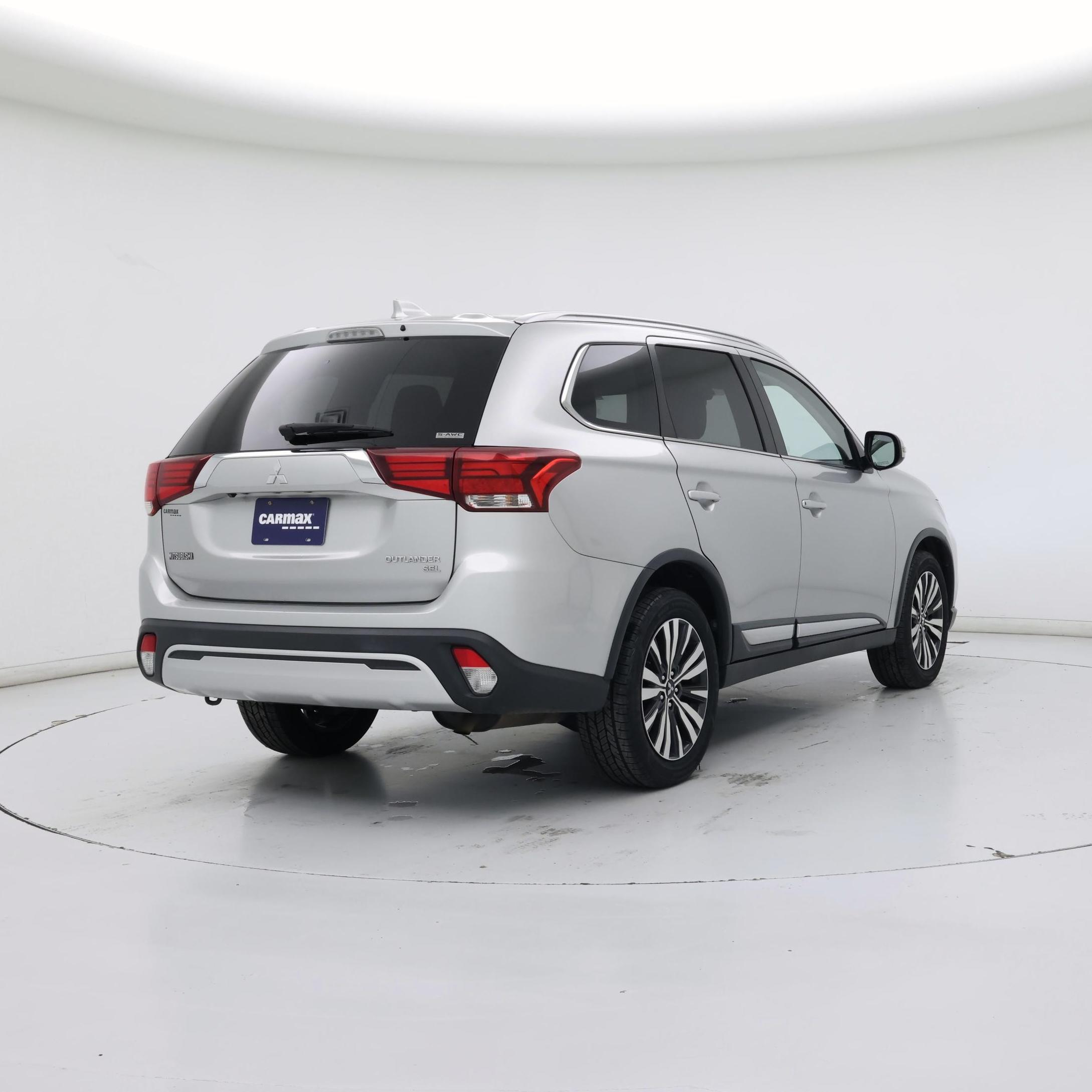 Thumbnail: 2019 Mitsubishi Outlander - 8