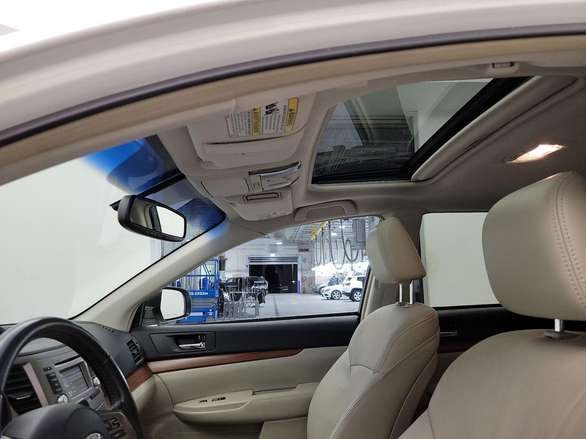 Thumbnail: 2014 Subaru Outback - 18