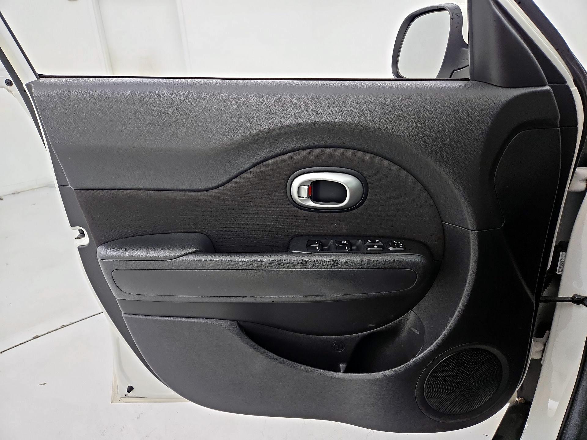 Thumbnail: 2016 Kia Soul - 12