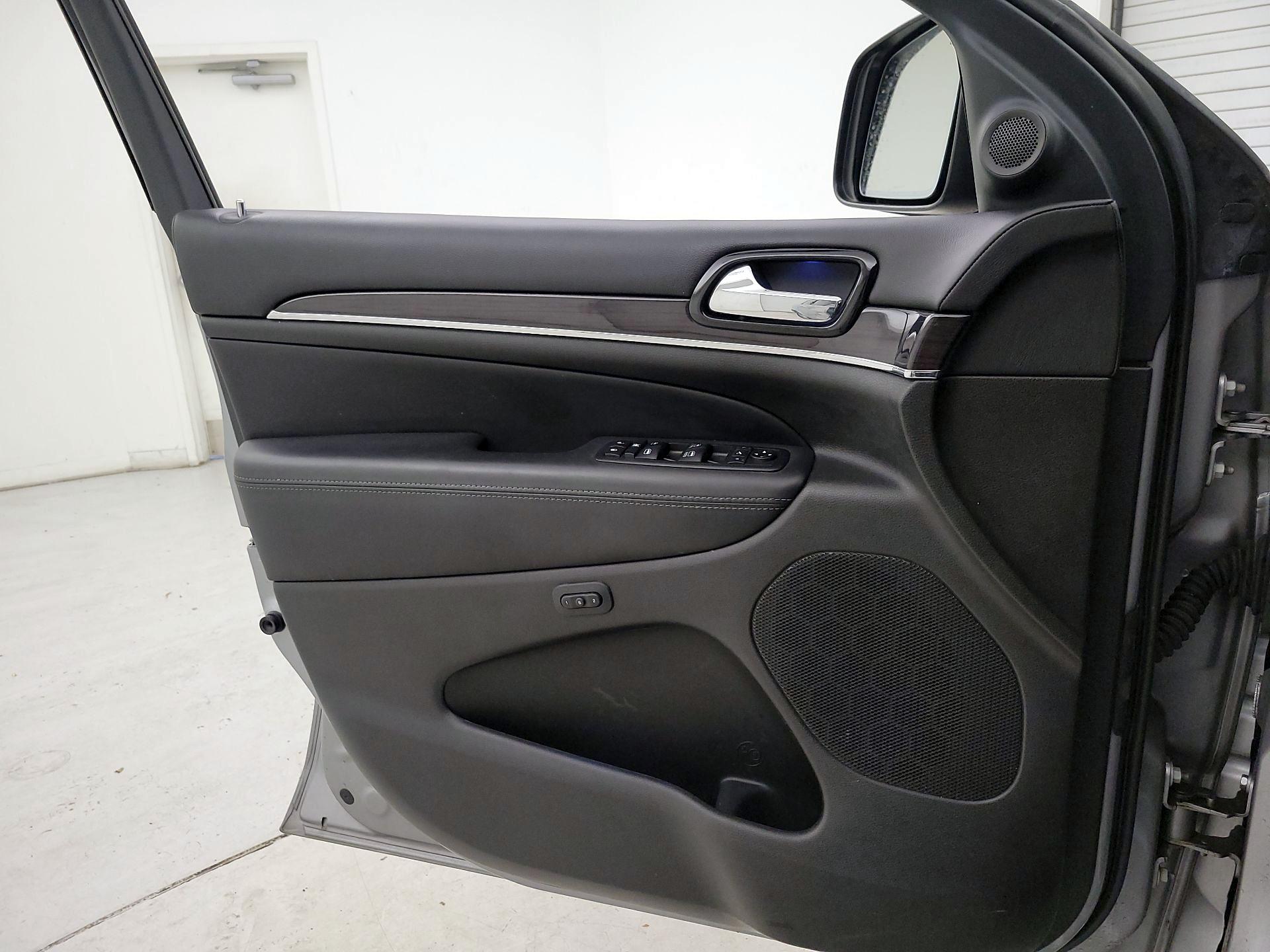 Thumbnail: 2020 Jeep Grand Cherokee - 12