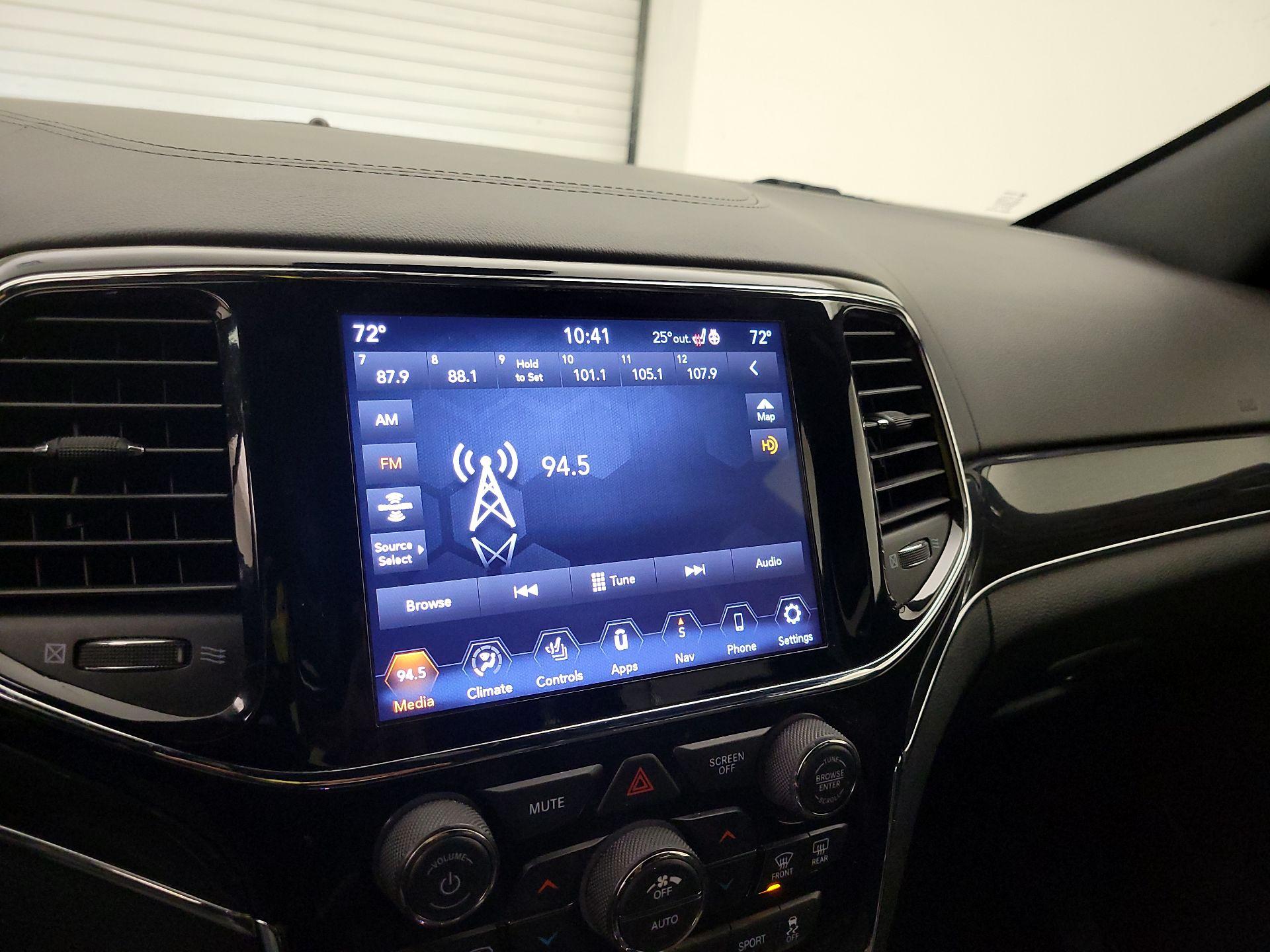 Thumbnail: 2020 Jeep Grand Cherokee - 15