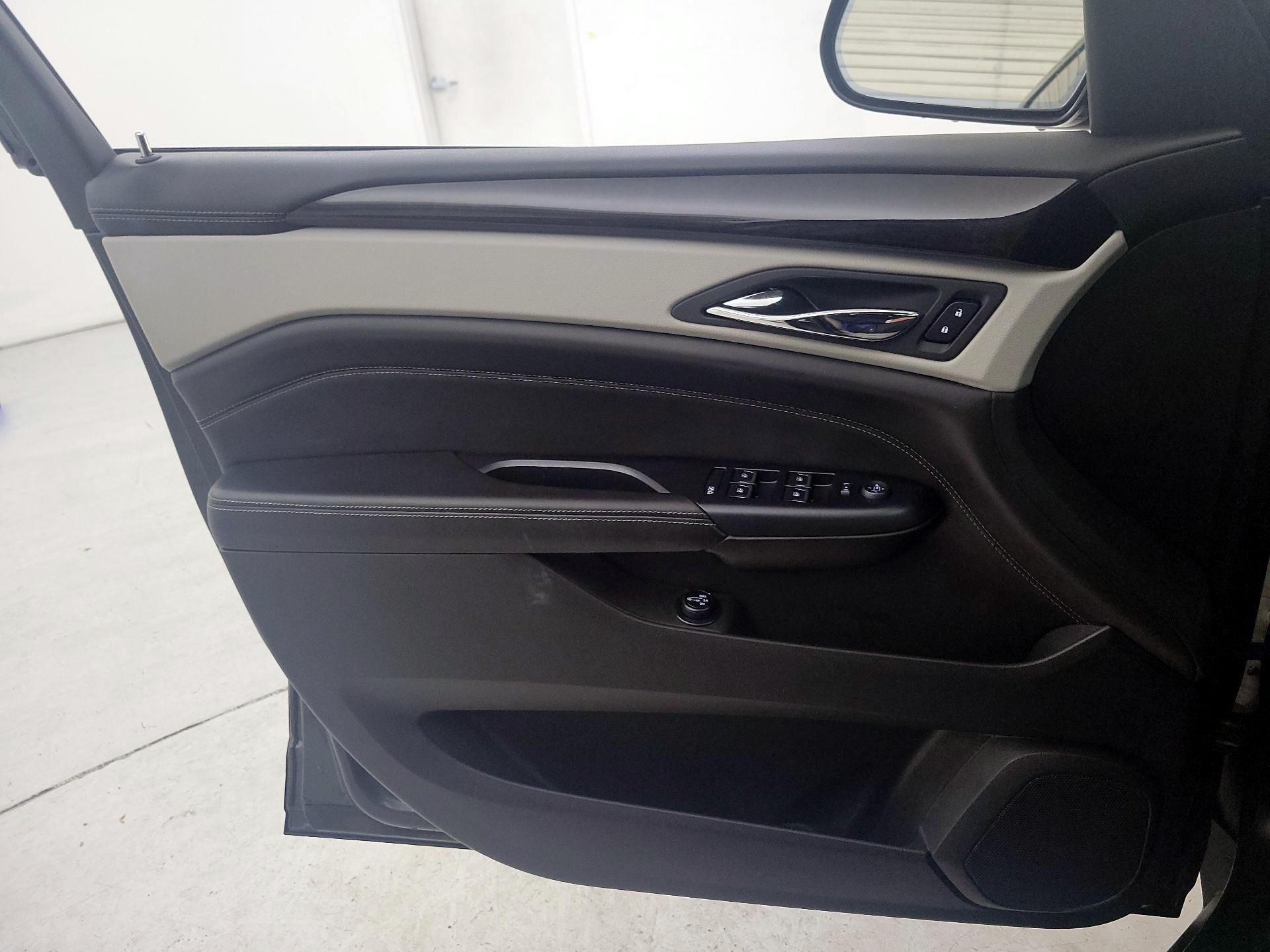 Thumbnail: 2015 Cadillac SRX - 12