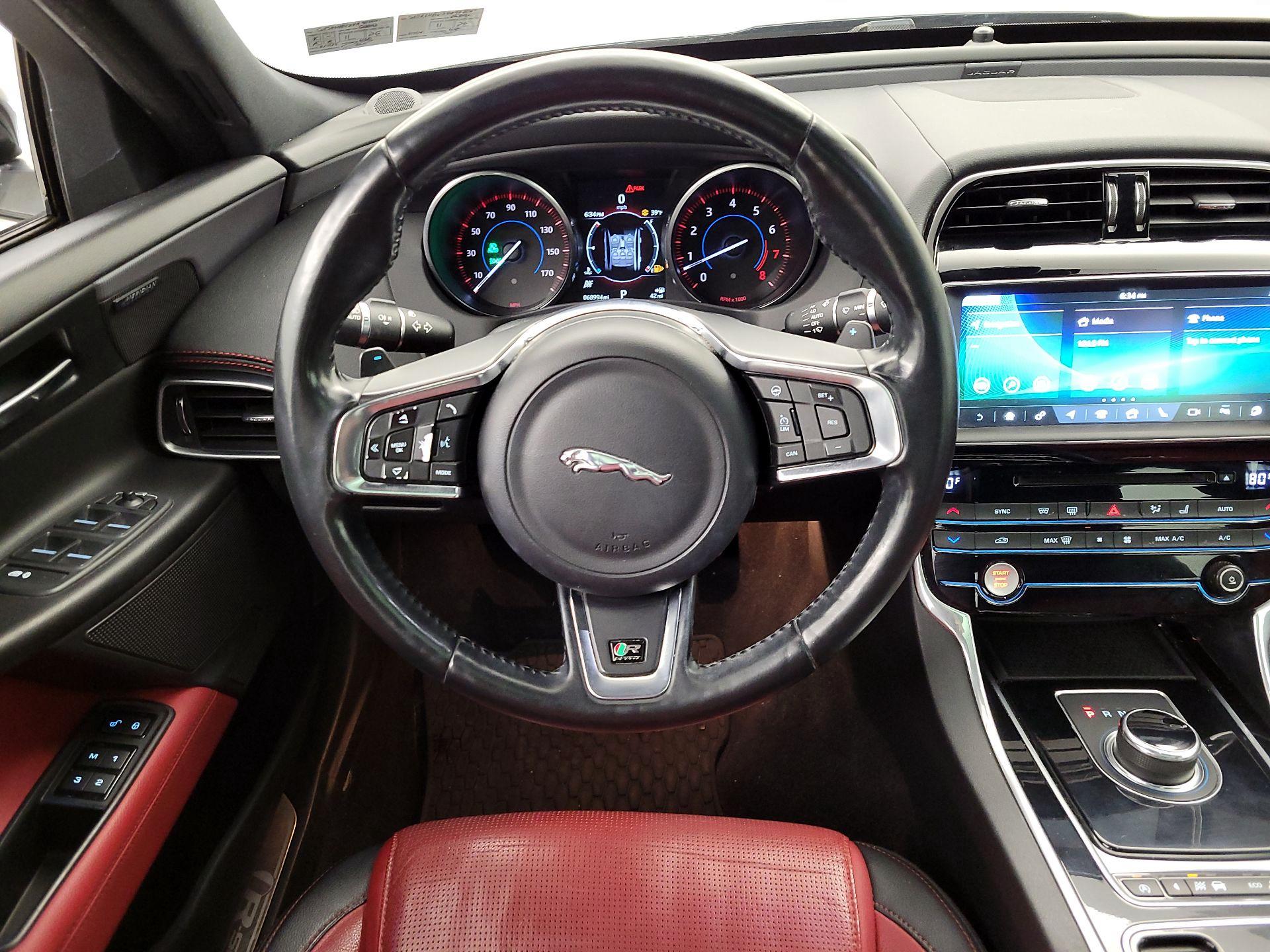 Thumbnail: 2017 Jaguar XE - 10