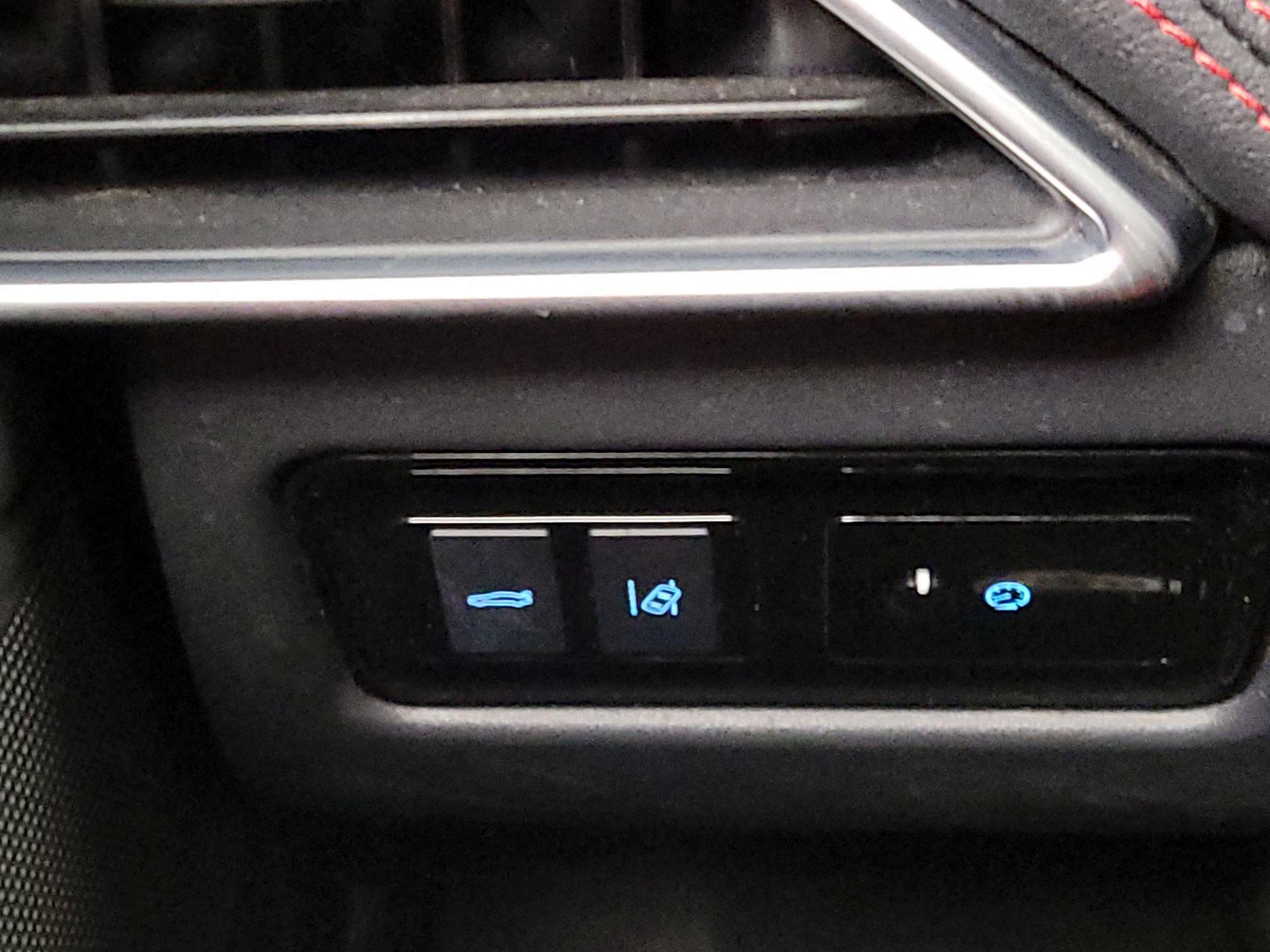 Thumbnail: 2017 Jaguar XE - 13