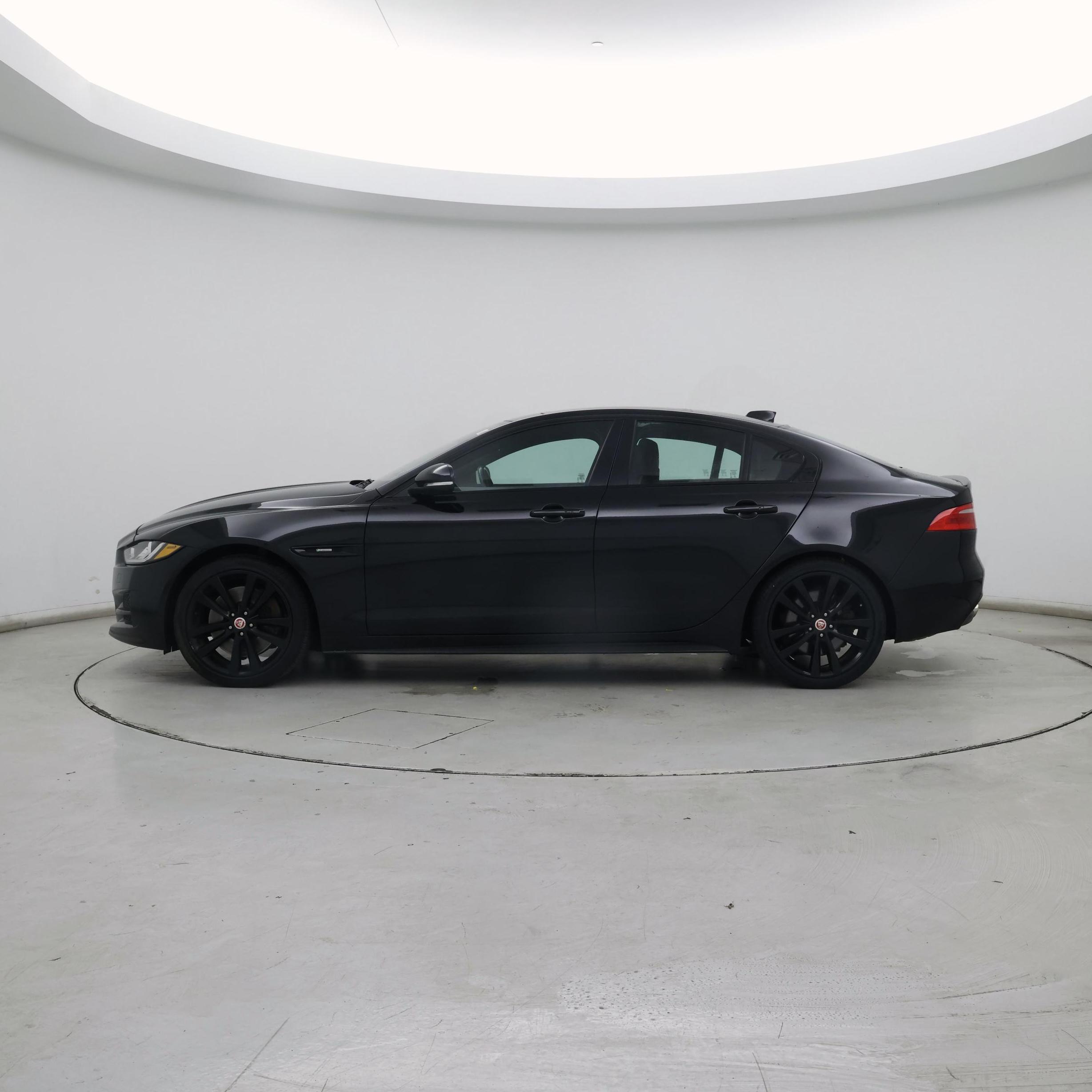 Thumbnail: 2017 Jaguar XE - 3