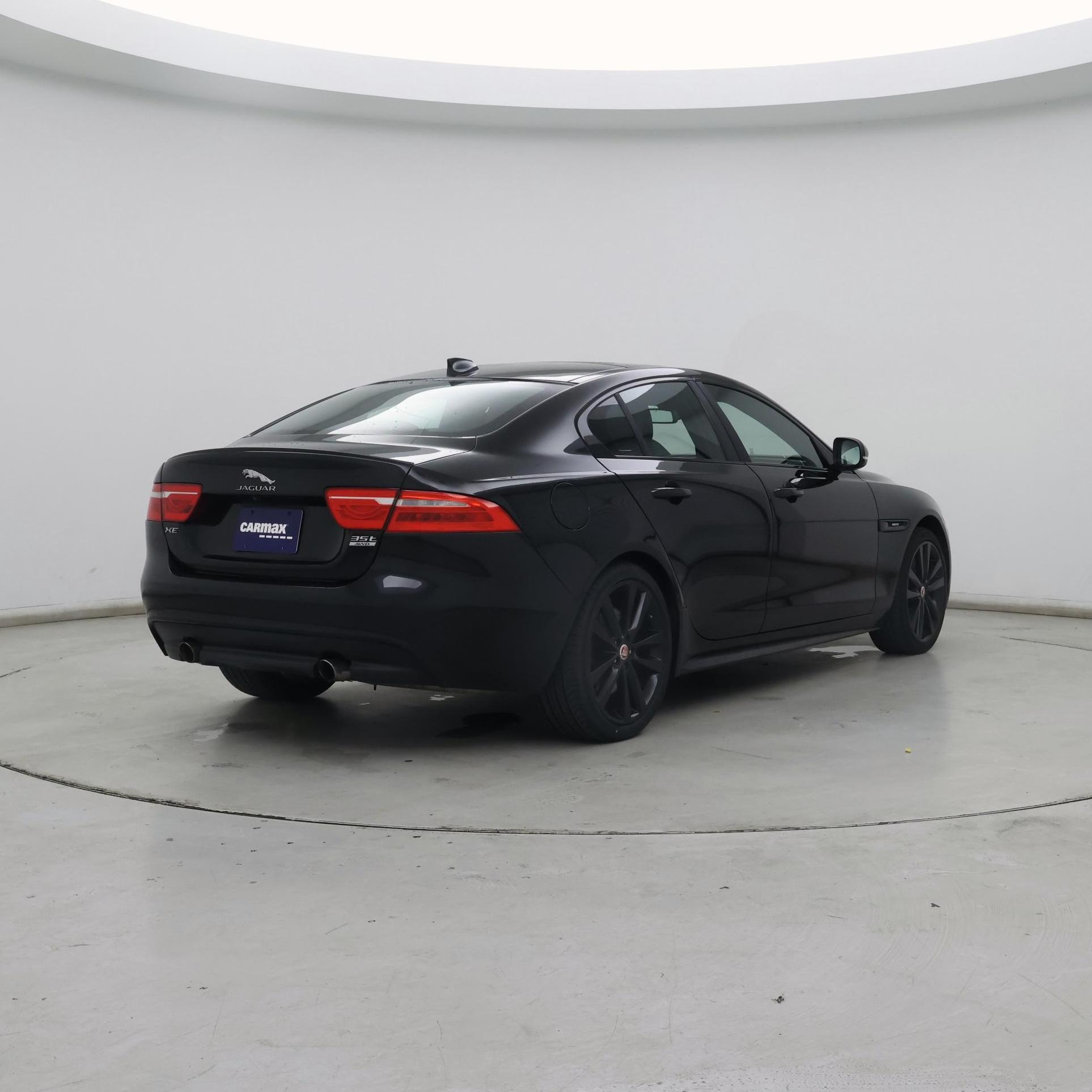 Thumbnail: 2017 Jaguar XE - 8