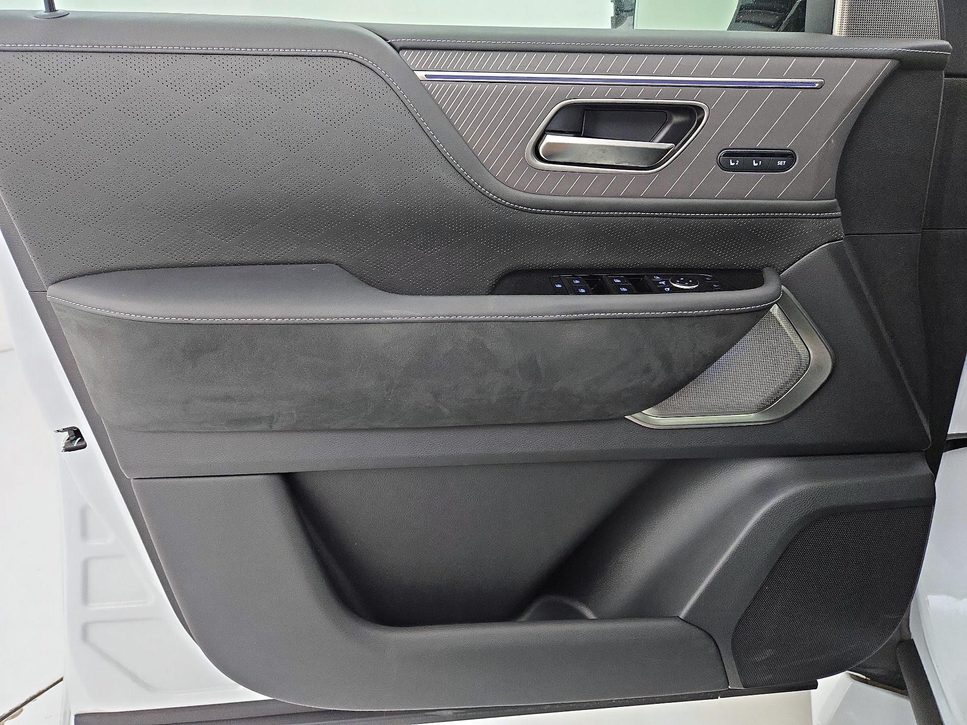 Thumbnail: 2025 INFINITI QX80 - 12