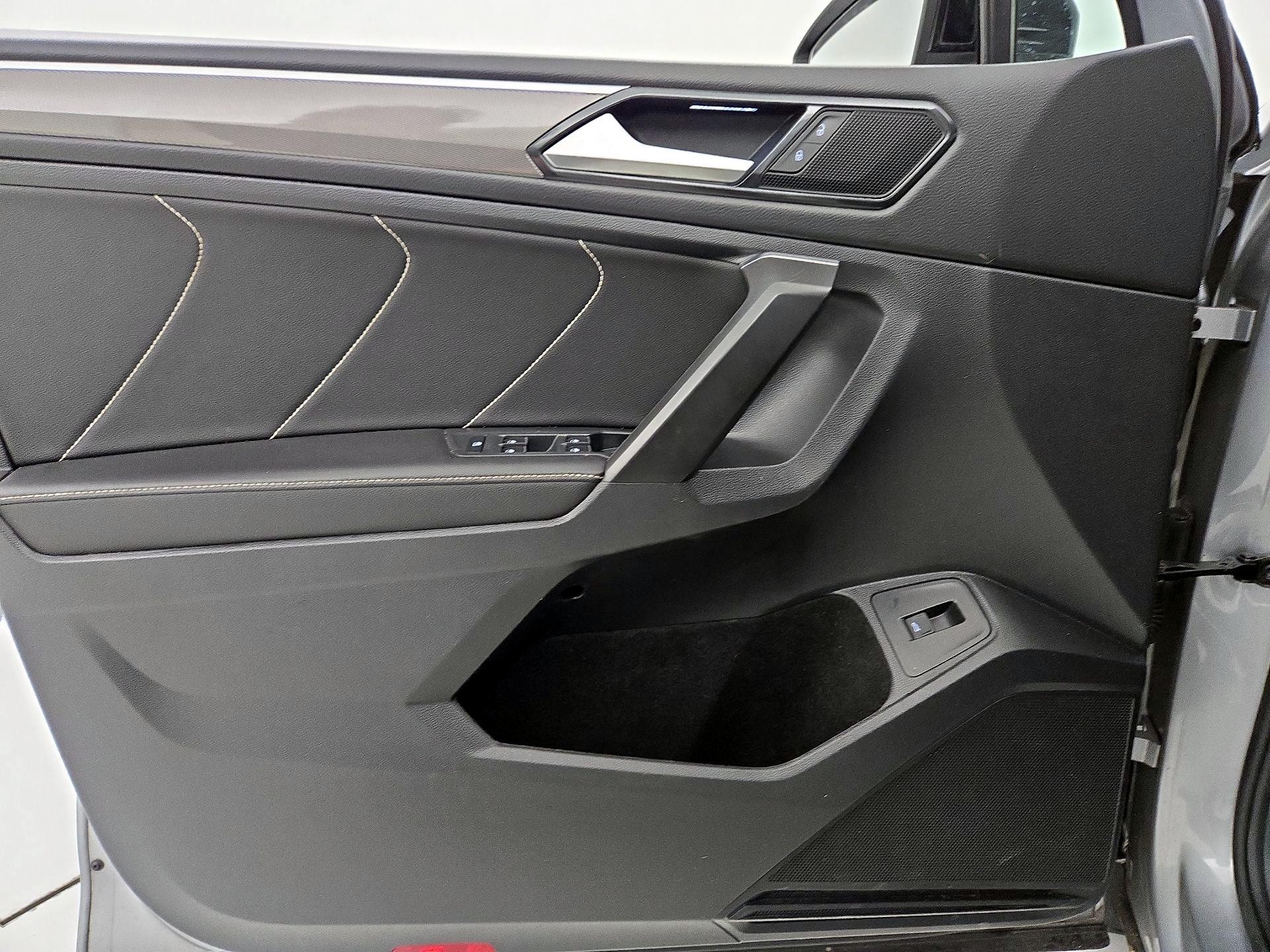 Thumbnail: 2022 Volkswagen Tiguan - 12