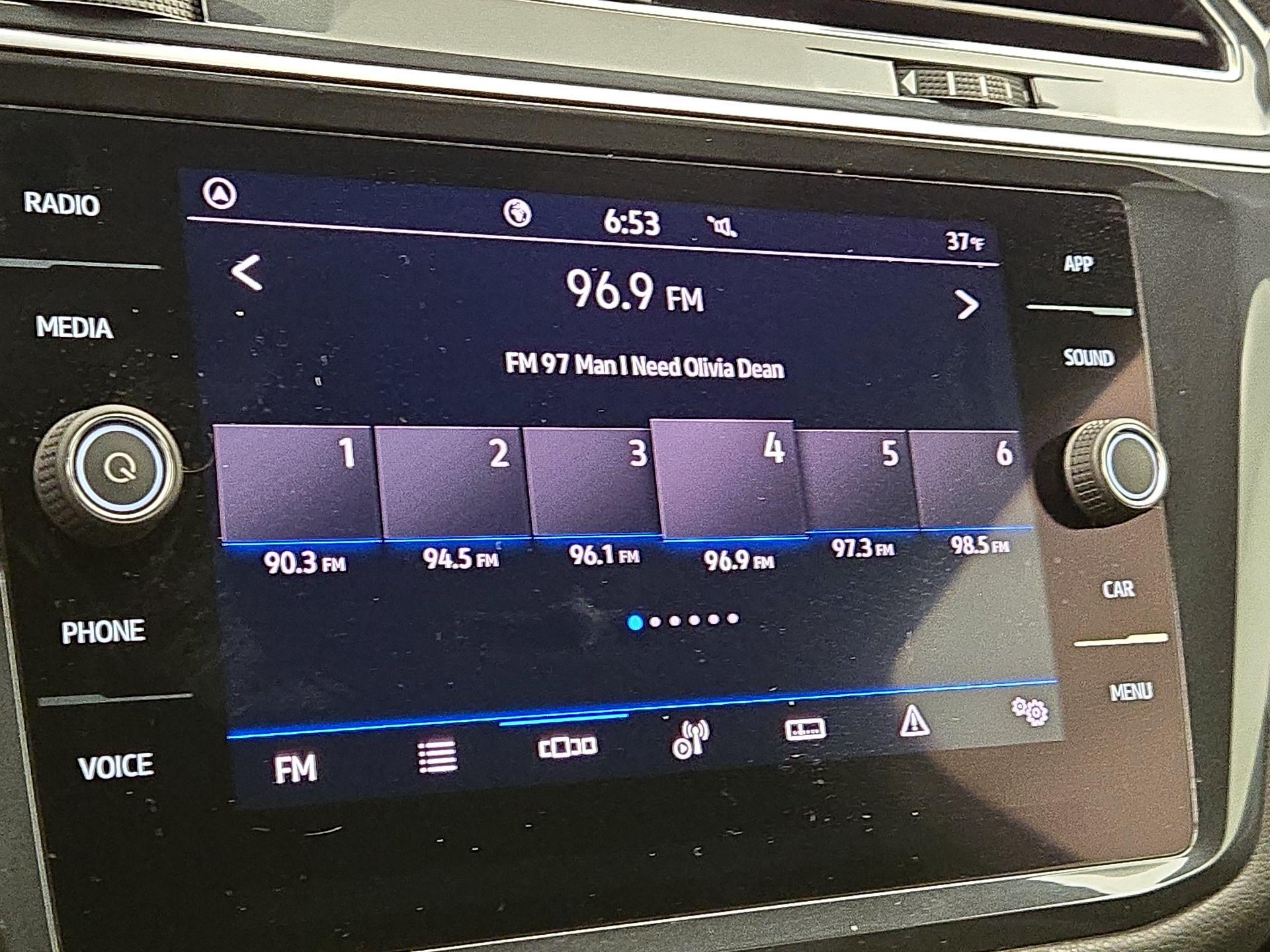 Thumbnail: 2022 Volkswagen Tiguan - 14