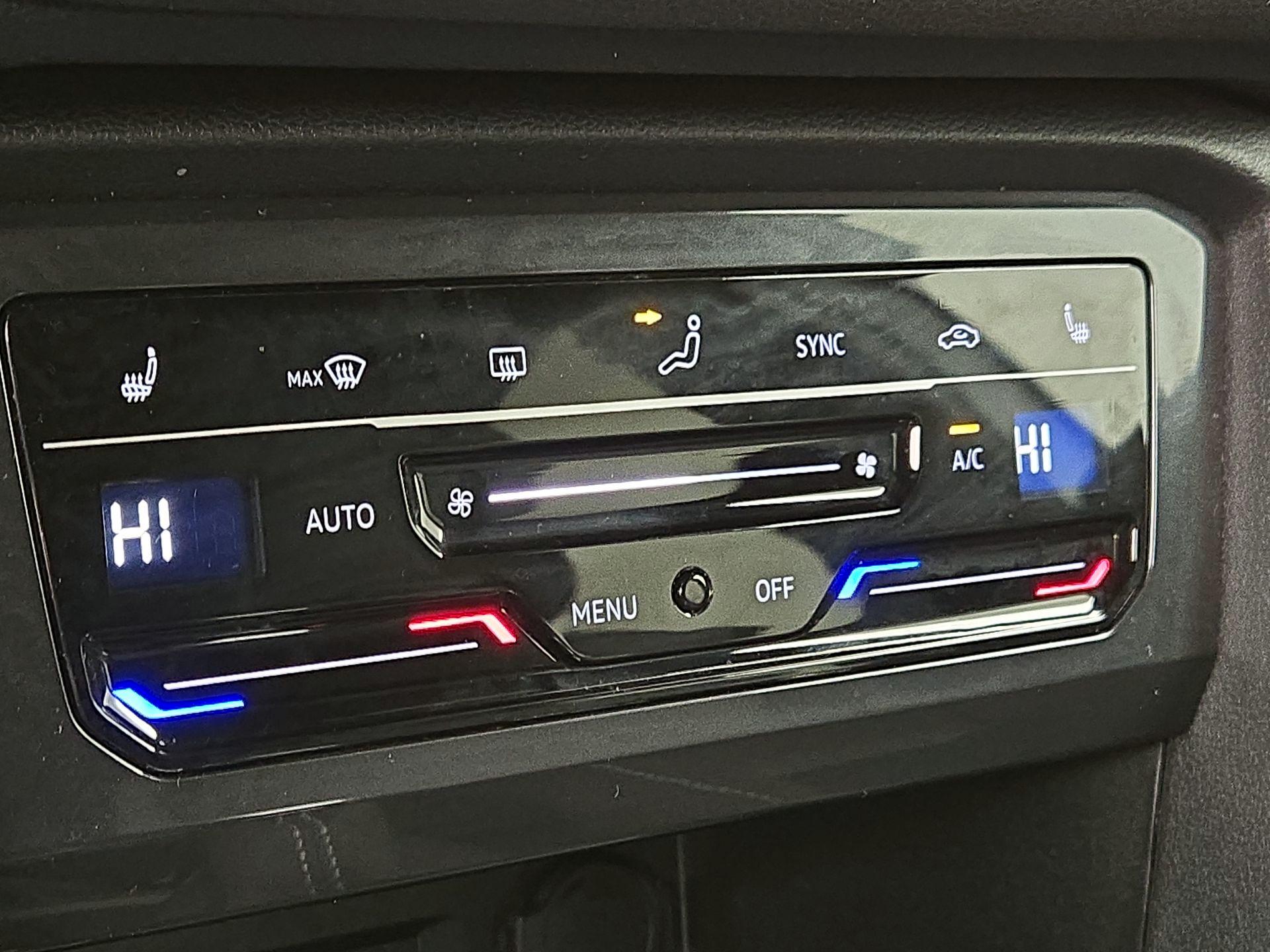 Thumbnail: 2022 Volkswagen Tiguan - 15