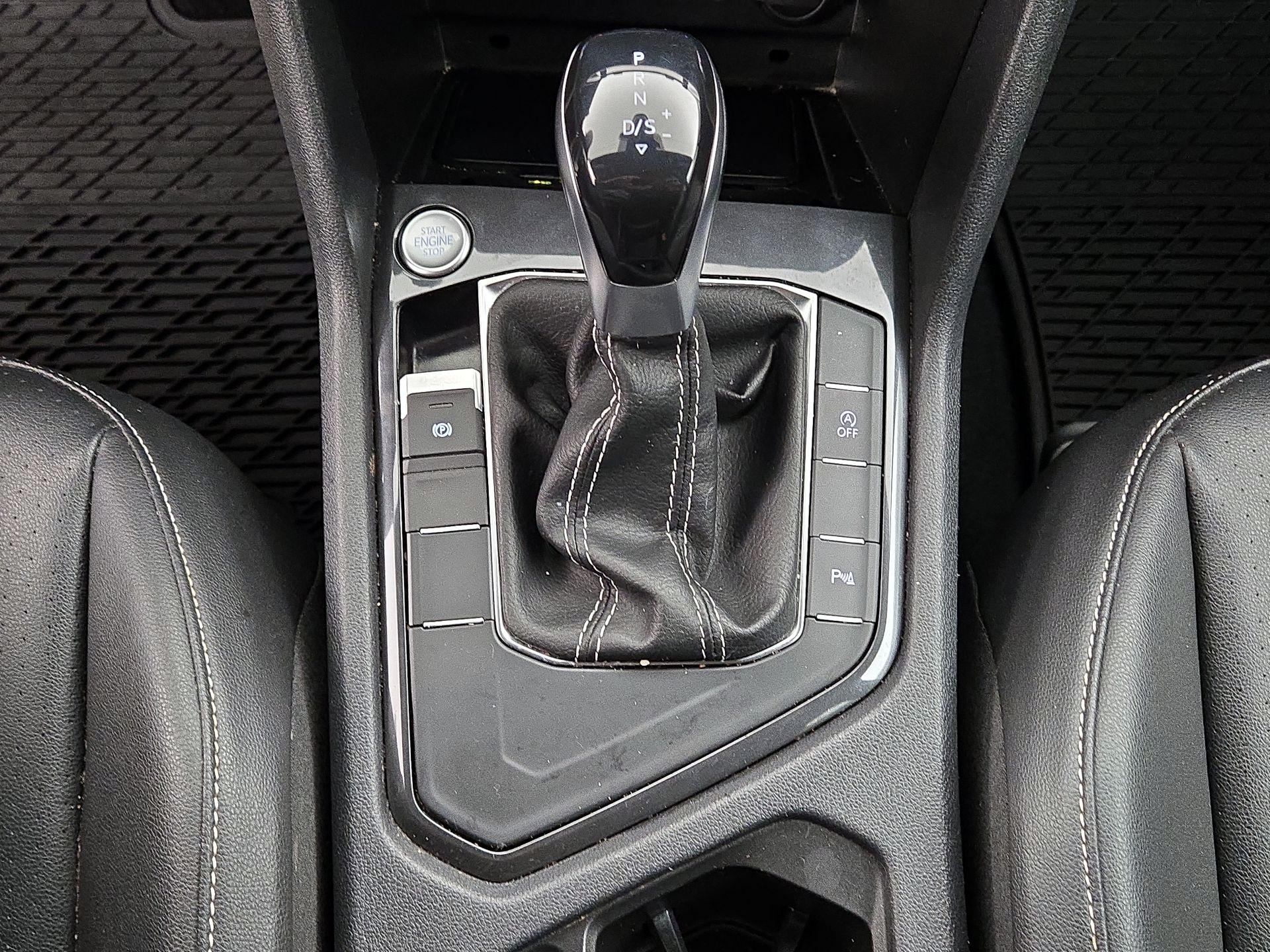 Thumbnail: 2022 Volkswagen Tiguan - 16