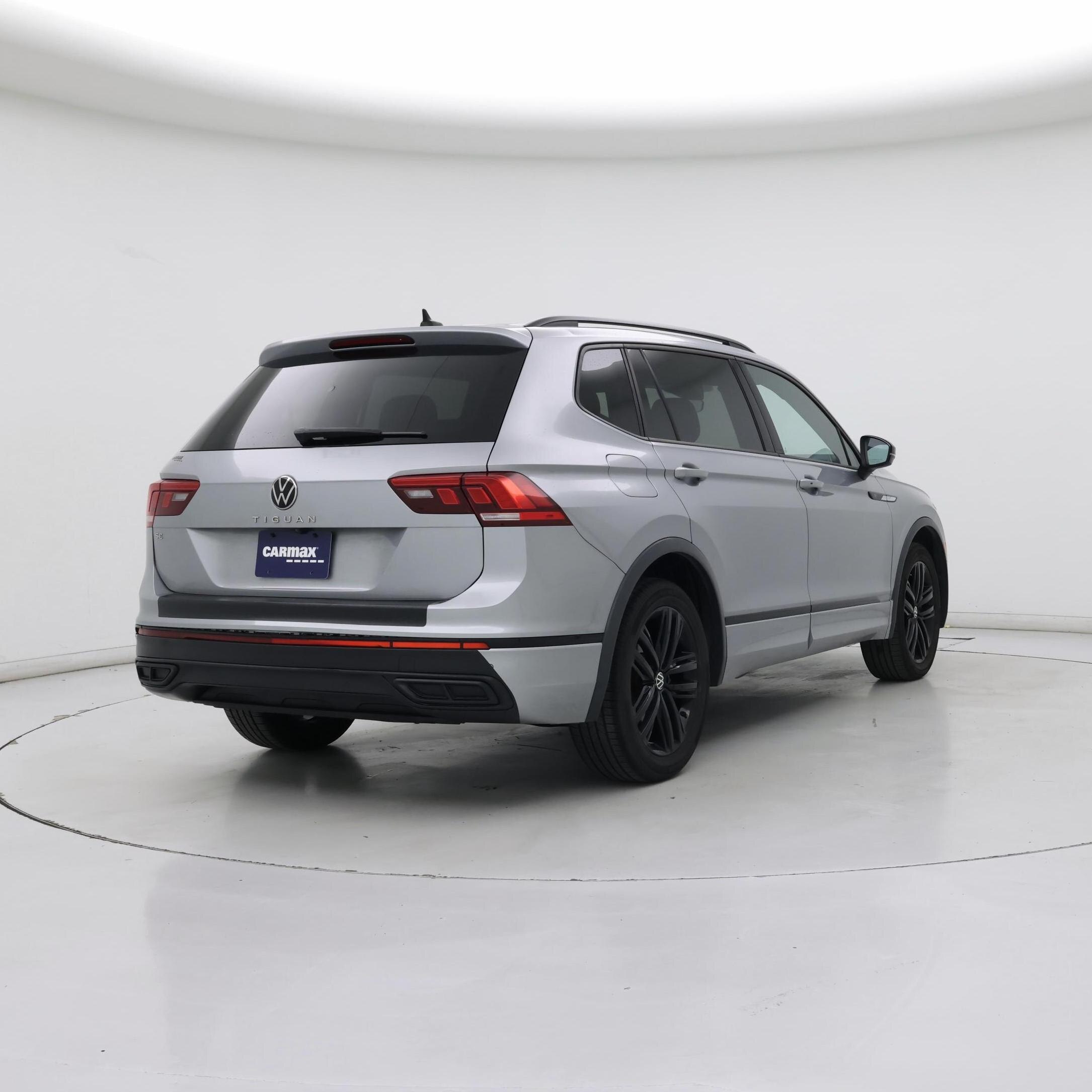 Thumbnail: 2022 Volkswagen Tiguan - 8