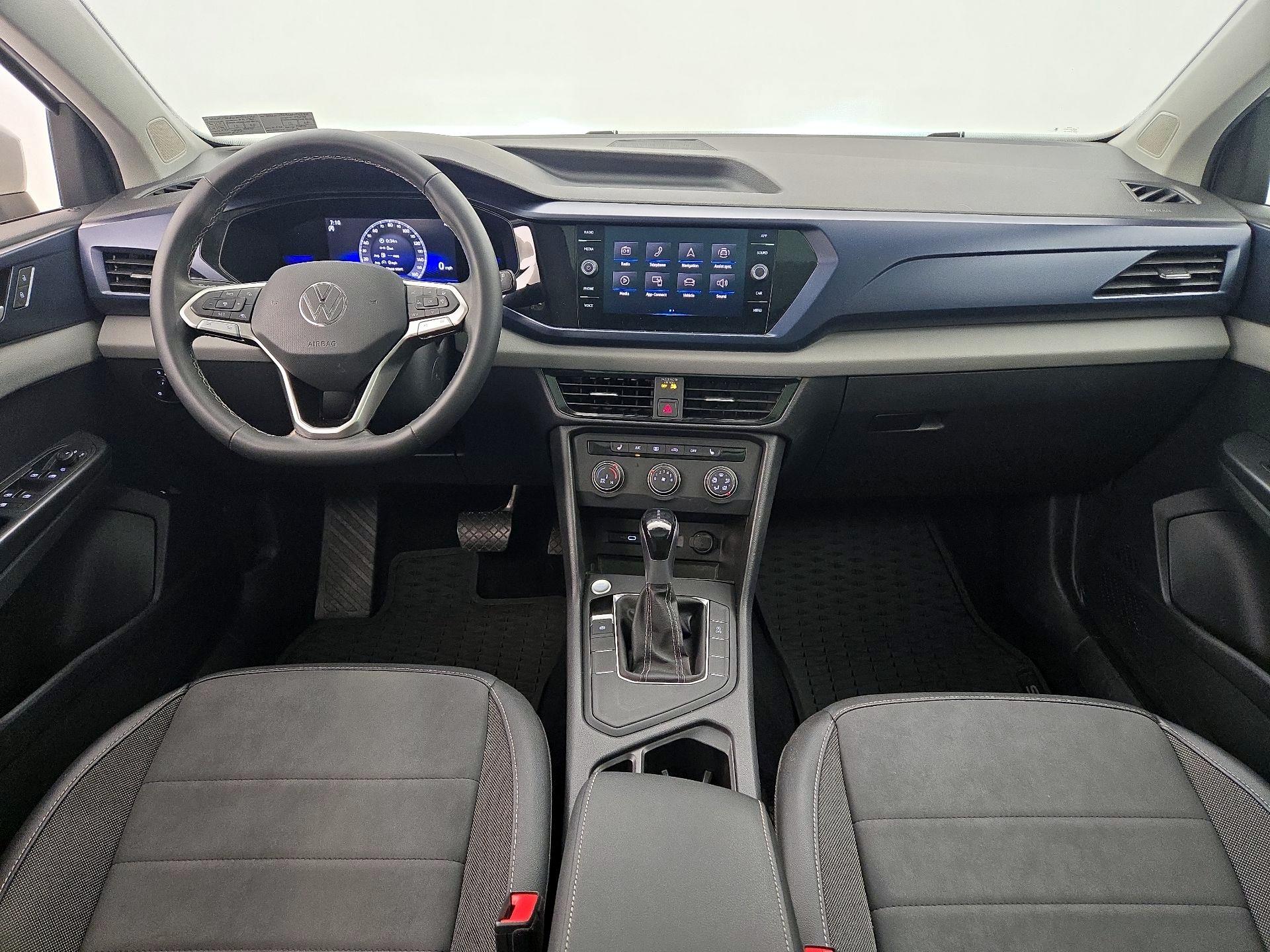 Thumbnail: 2022 Volkswagen Taos - 9