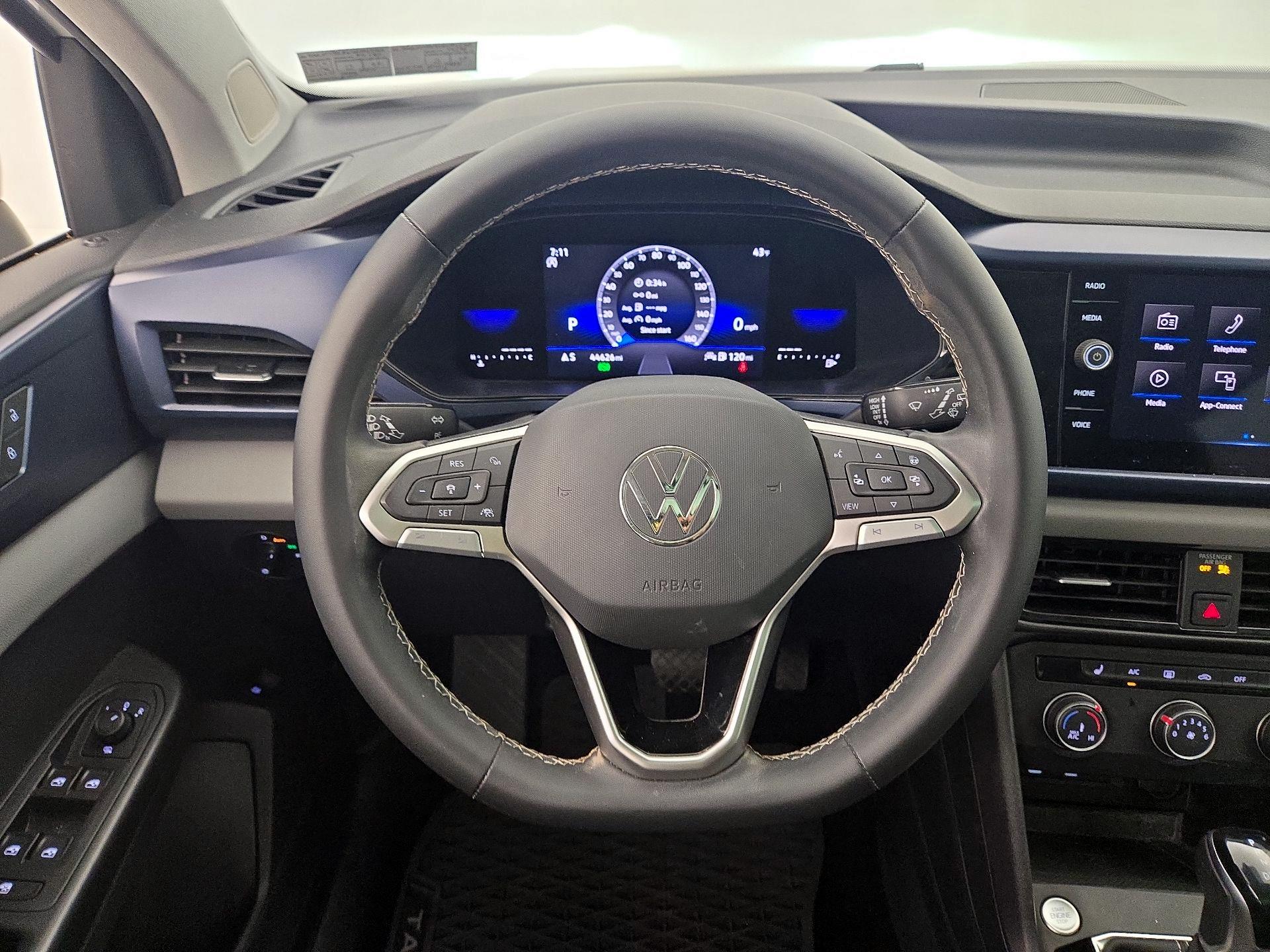 Thumbnail: 2022 Volkswagen Taos - 10