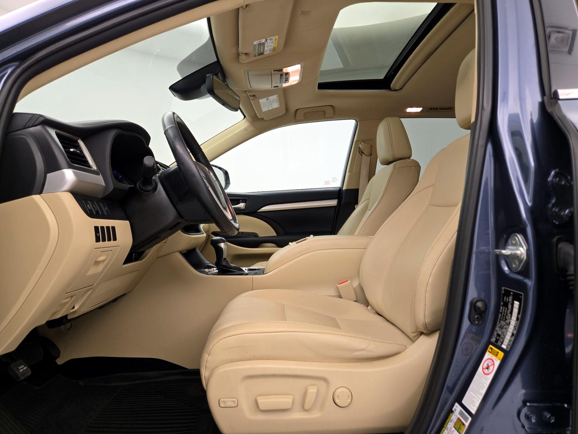 Thumbnail: 2019 Toyota Highlander - 11