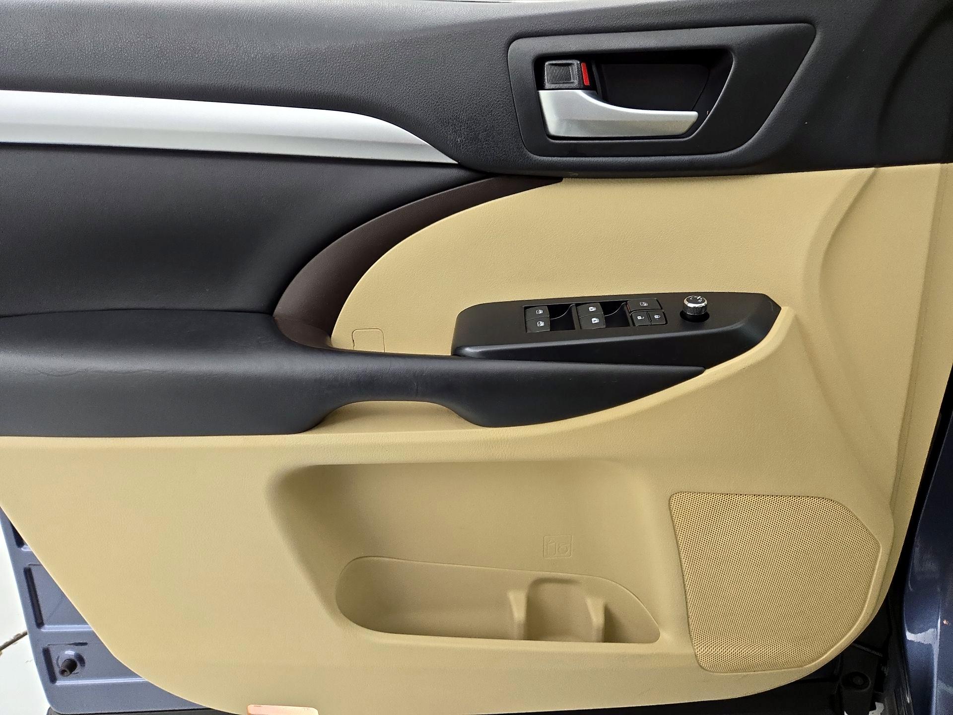 Thumbnail: 2019 Toyota Highlander - 12