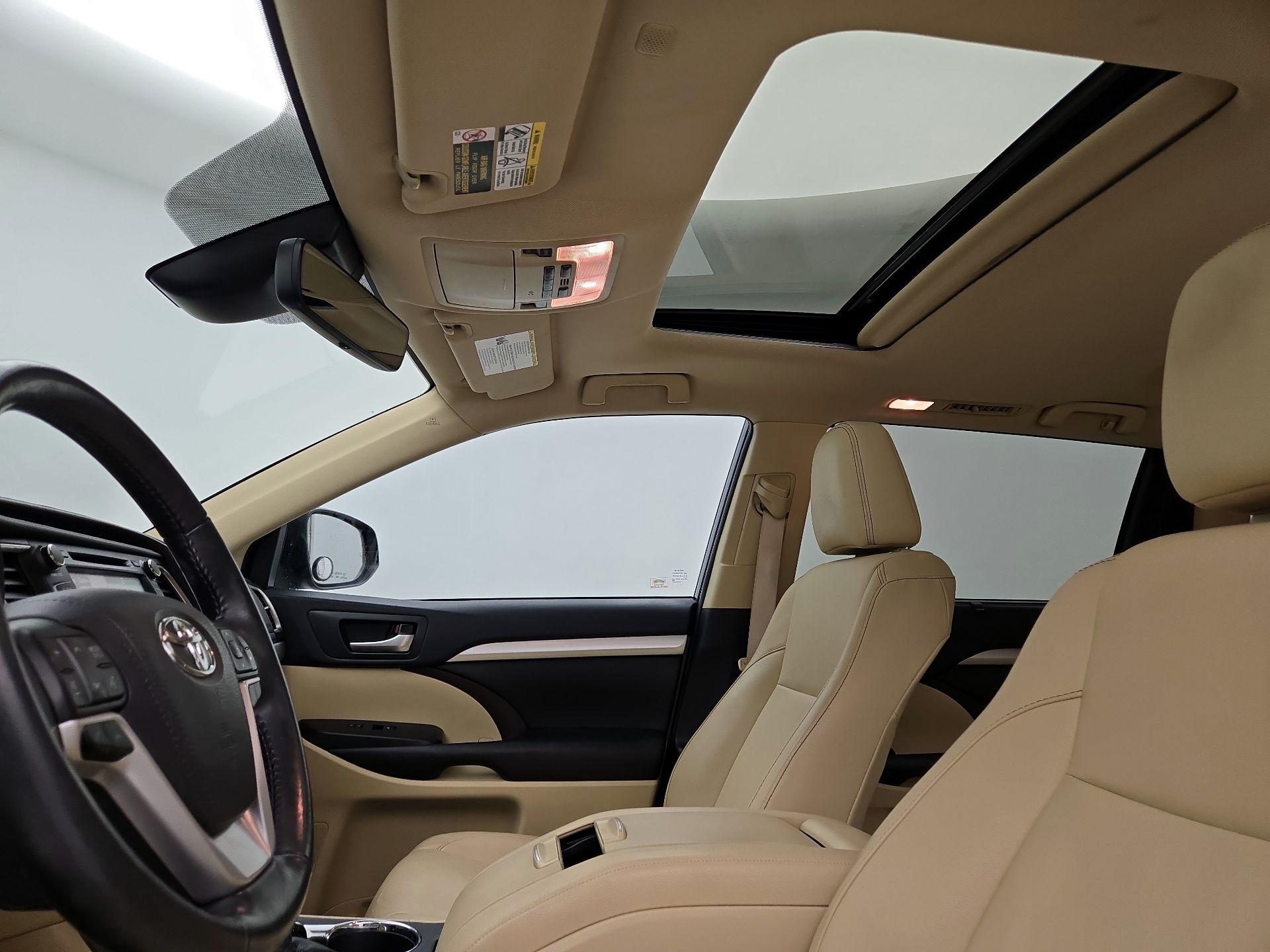 Thumbnail: 2019 Toyota Highlander - 19