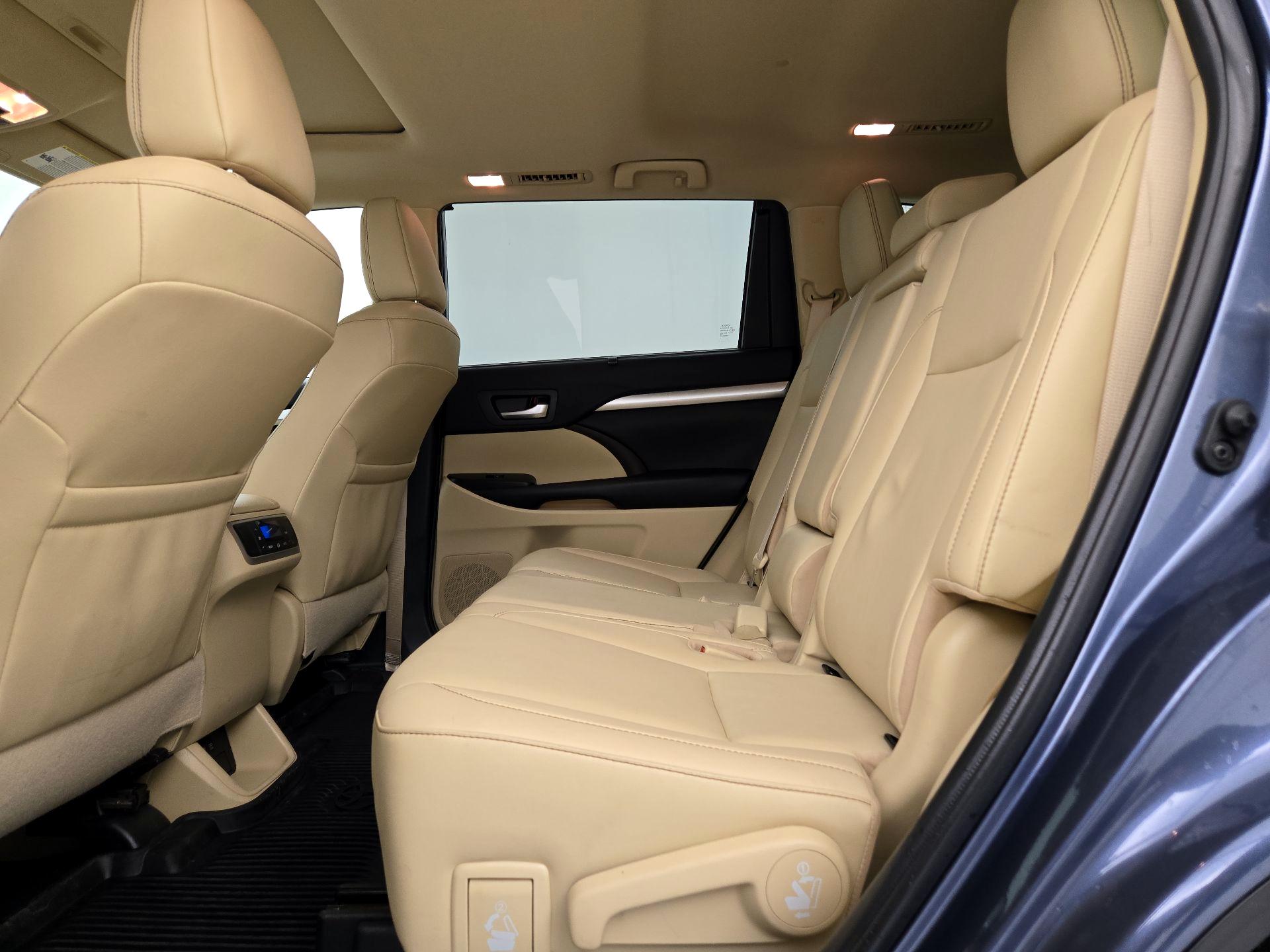 Thumbnail: 2019 Toyota Highlander - 20