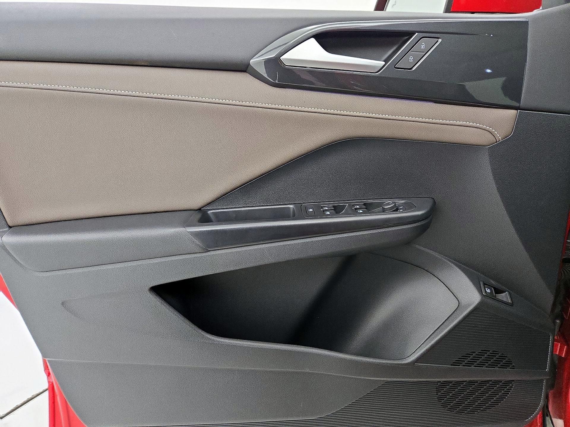 Thumbnail: 2022 Volkswagen Taos - 12