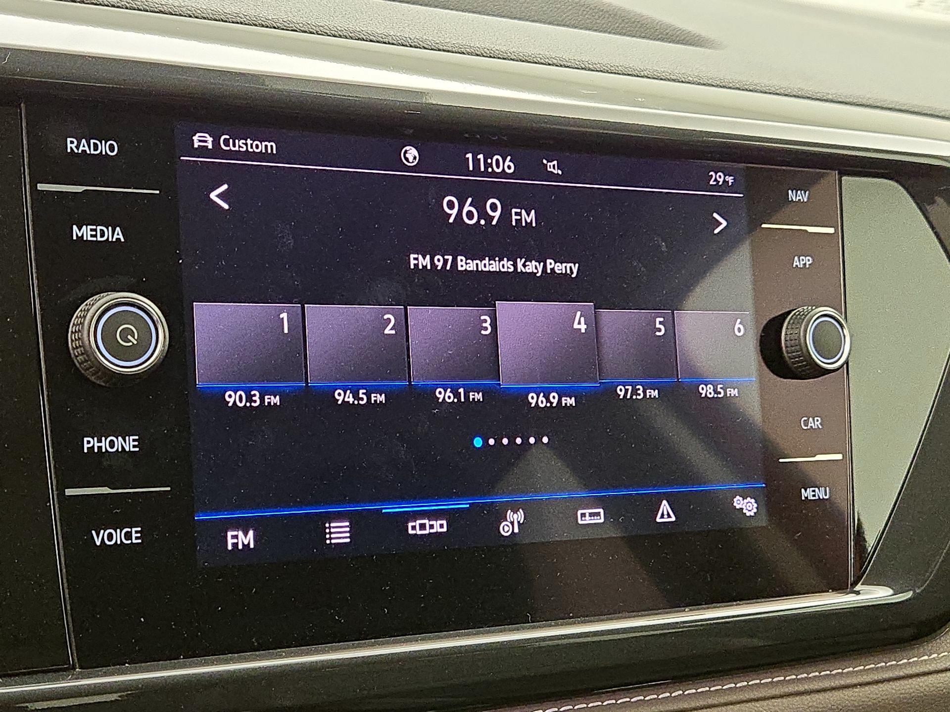 Thumbnail: 2022 Volkswagen Taos - 15