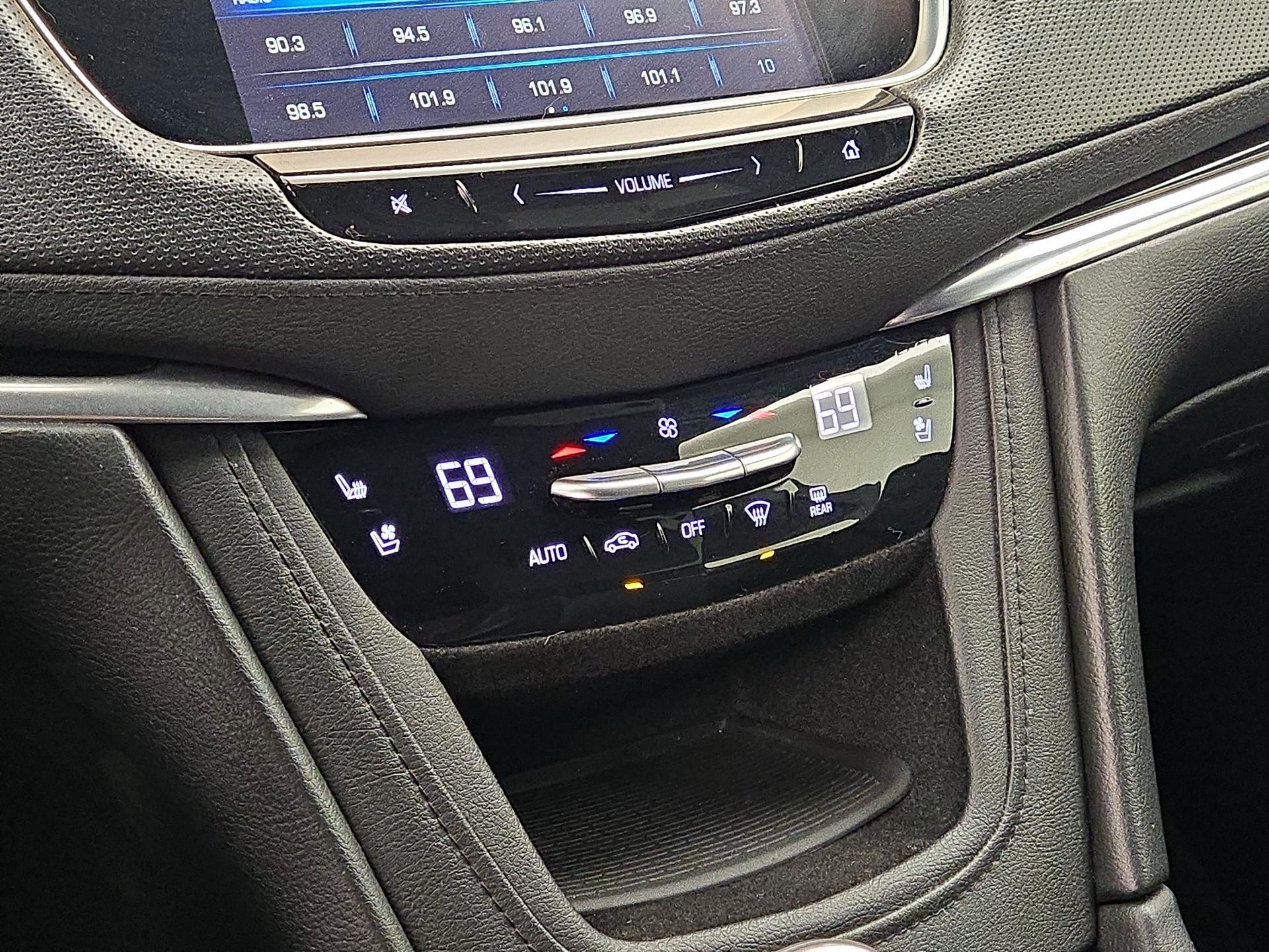 Thumbnail: 2017 Cadillac XT5 - 17