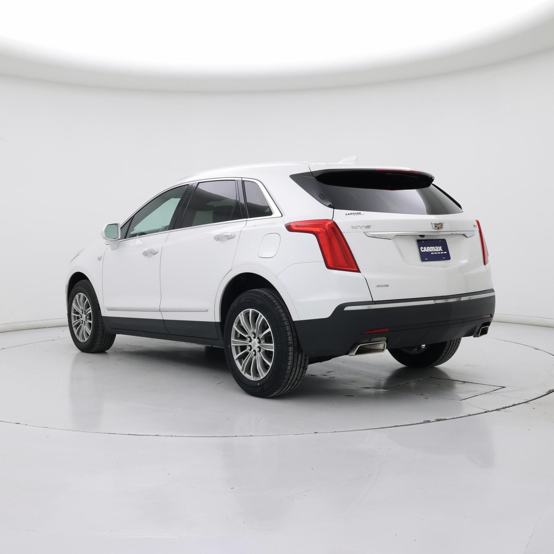 Thumbnail: 2017 Cadillac XT5 - 2