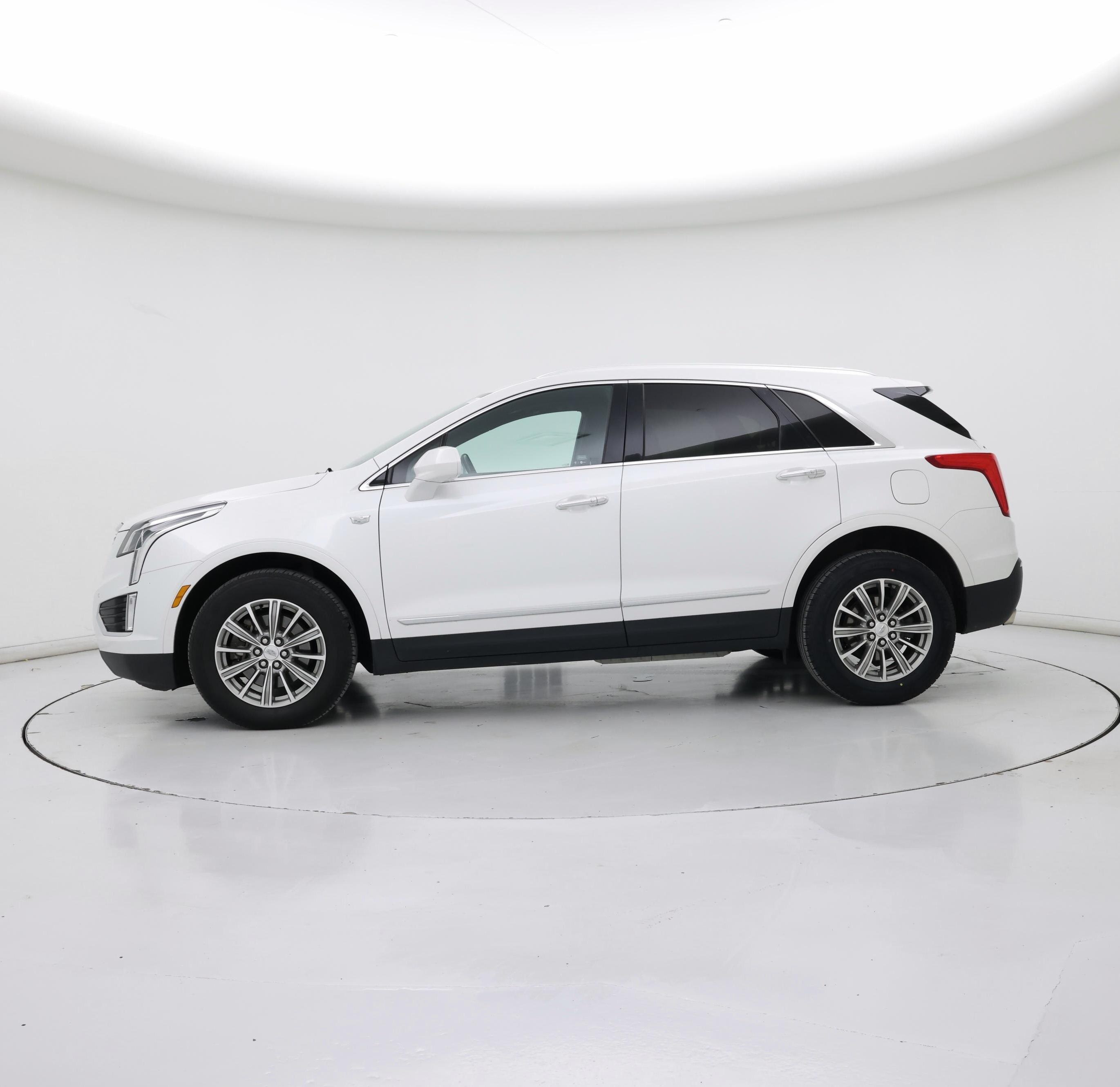 Thumbnail: 2017 Cadillac XT5 - 3