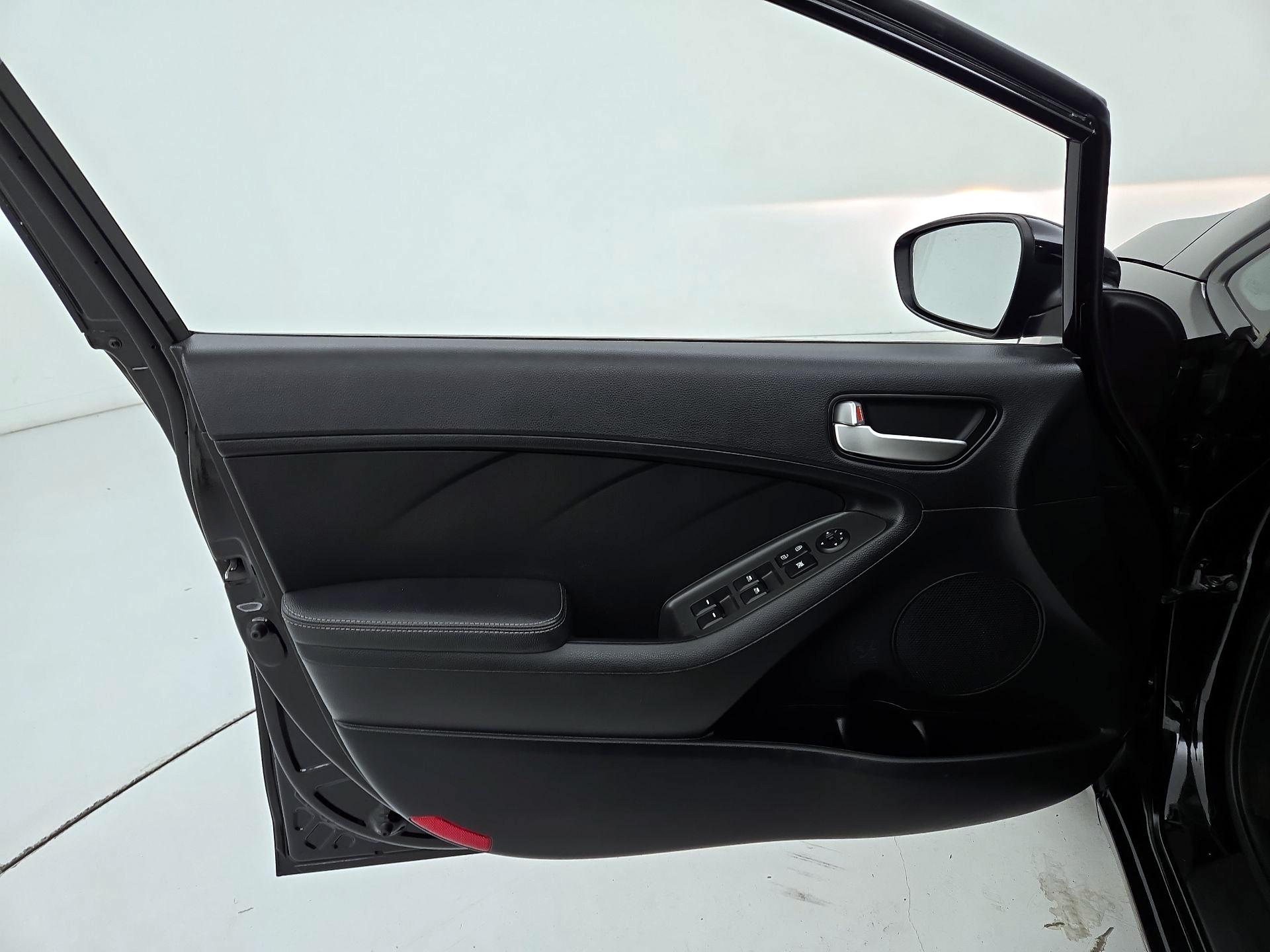 Thumbnail: 2017 Kia Forte - 12