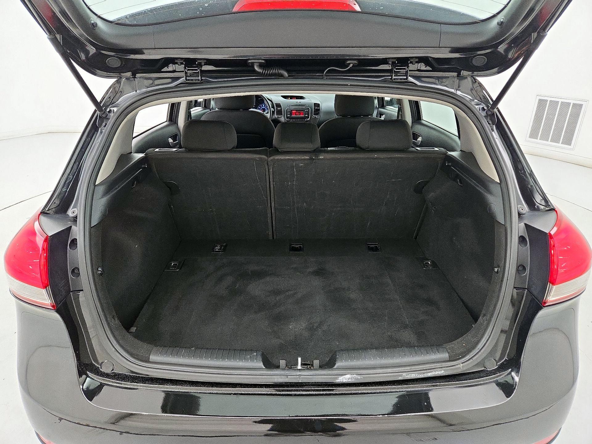 Thumbnail: 2017 Kia Forte - 19