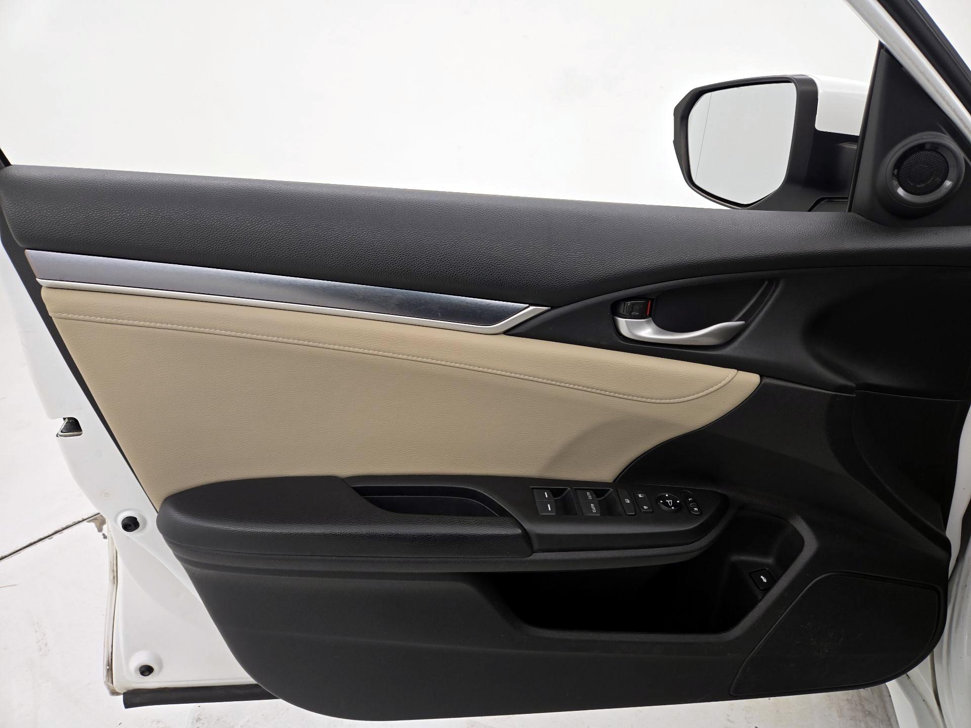 Thumbnail: 2016 Honda Civic - 12