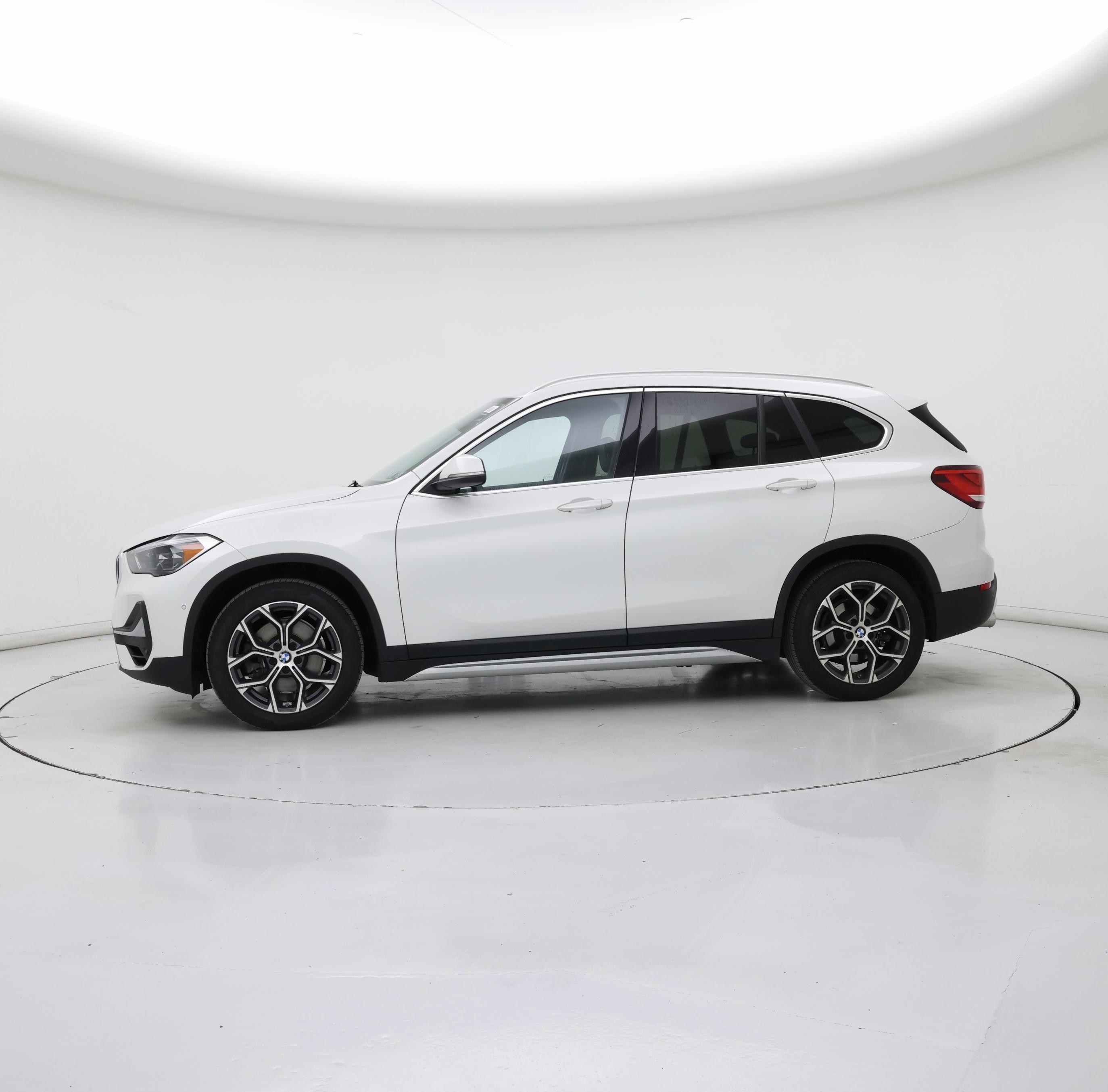 Thumbnail: 2021 BMW X1 - 3