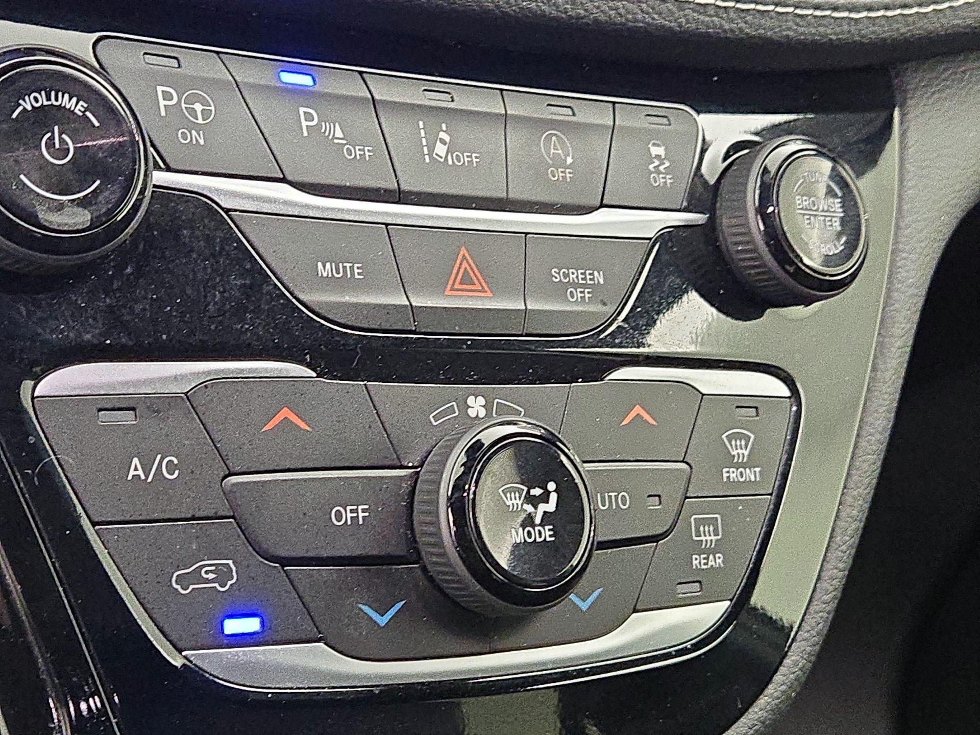 Thumbnail: 2021 Chrysler Pacifica - 15